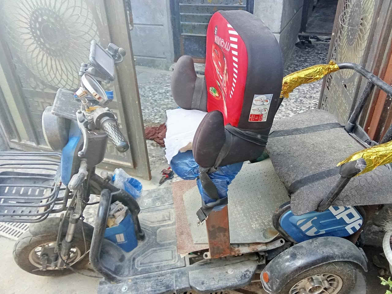 دراجة شحن ثلاث عجلات ب400.الف.شرط الشغل .ومعاها شاحنة احتياط و4بطاريات جدد بالباكيت غير مستعمل..***********.البياع خلف فلكة درويش
