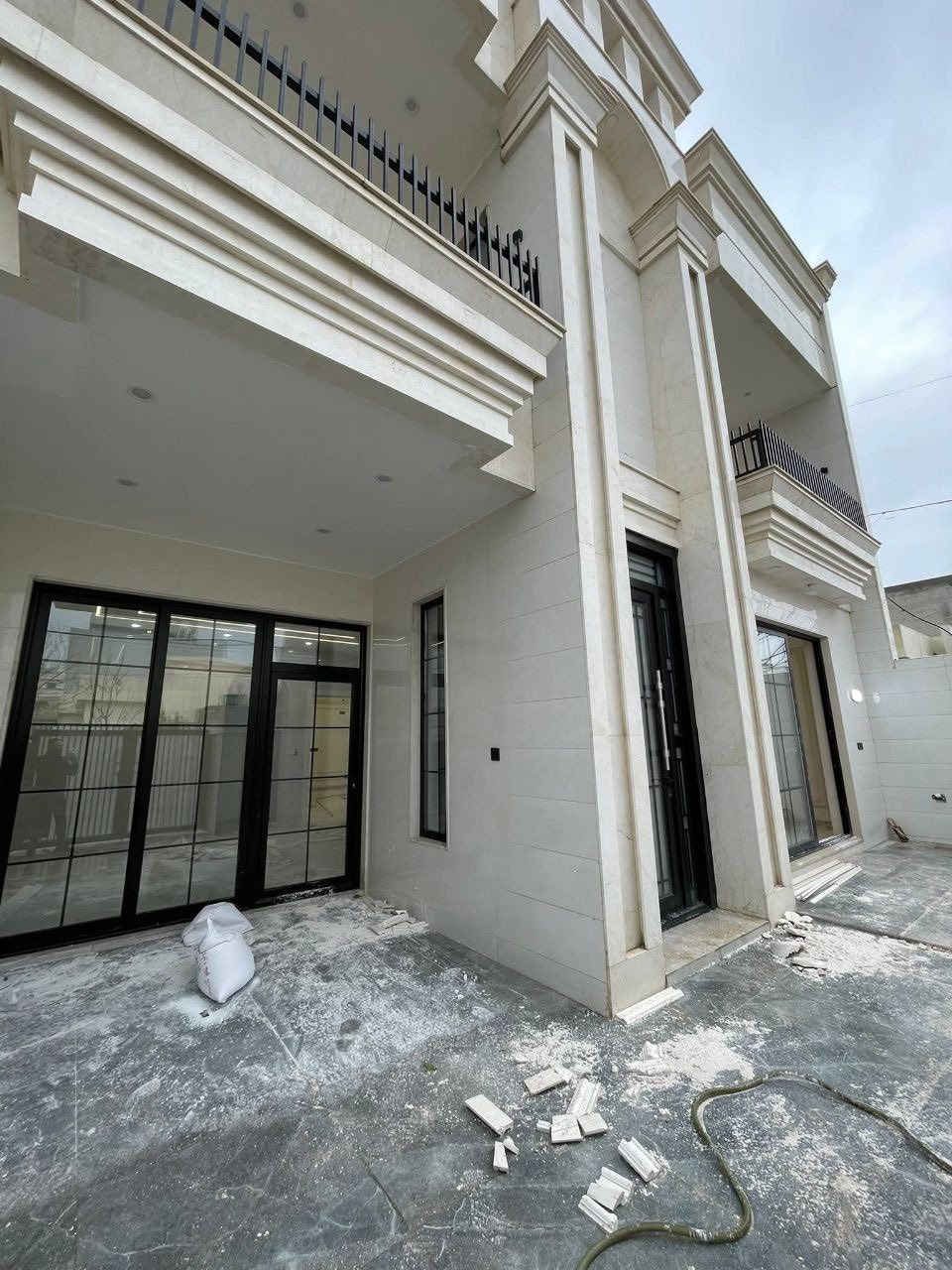 #منزل للبيع في #مجمع #منارة ع سايدين سوق #للنكة جديدة 
https://t.me/ahmadmuftah199 👈
📍 (#مركز مدينة #أربيل –

📏 #المساحة: 200متر 
🔹 يتكون من:
🛏️ #استقبال و6نوم
🛋️ هول واسع
🍳 مطبخ
🚿 صحيات

📜 البيت طابو – يسجل باسم أي شخص يحمل الجنسية العراقية 🇮🇶

📞 للاستفسار اتصال أو واتساب:
***********
***********
📲 لمشاهدة بقية العروض مع ذكر الأسعار، انضم إلى قناتنا على التليجرام 
عبر الرابط التالي
https://t.me/ahmadmuftah199 👈
23دفتر بي مجال
