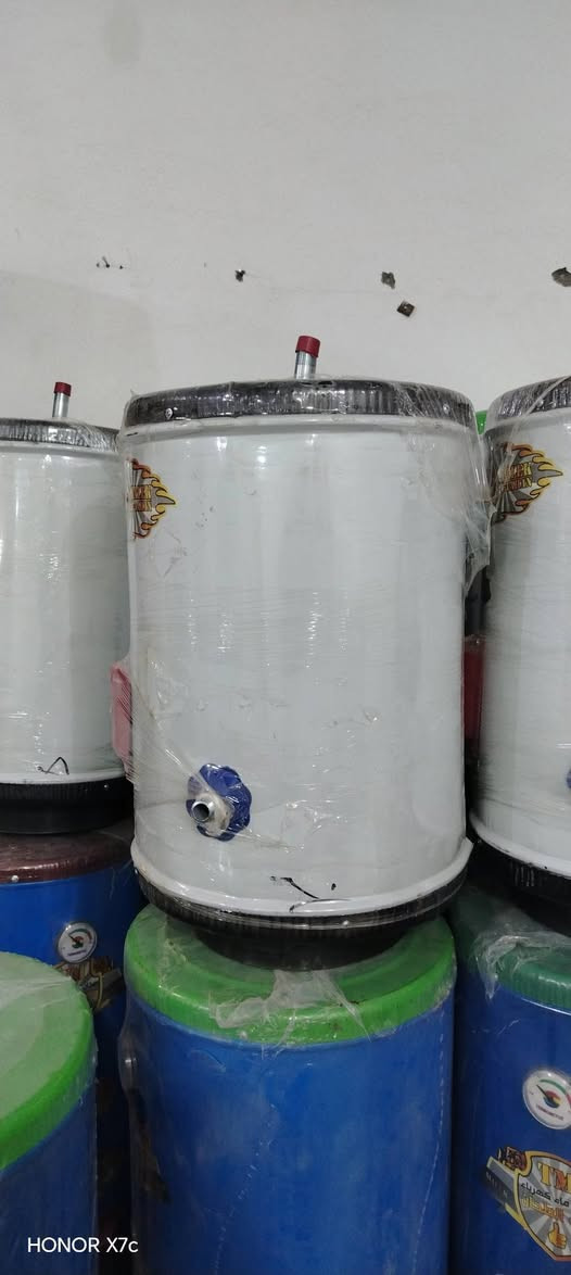 تحطيم لاسعار بس يمنه عنوان جامع جعفر الطيار مجاور صيدليه ميار
*تانكي 500لتر.   ب25
*تنور وسط.       ب25
*عربانه تسكام.    ب25
*درج 5بايه.          ب25
*مغسله ايراني كبير ب15
*سخان ملك الطحان صغير. 25
* سخان كبير ب50

وكل لهلا بيكم 
للتواصل ***********
