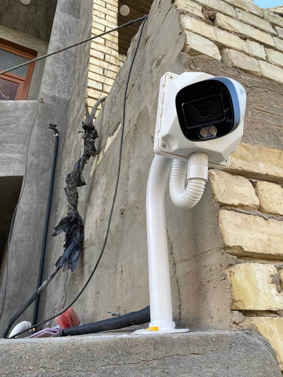 نوفر بيع وتنصيب وصيانة جميع أنواع كاميرات المراقبة بأحدث التقنيات
تنصيب احترافي داخل وخارج المنازل، المحلات، الشركات، المخازن والمجمعات
برمجة DVR / NVR وربط الكاميرات على الموبايل ومتابعة مباشرة من أي مكان
صيانة ومعالجة جميع الأعطال، تبديل عدسات، أسلاك، هاردات وضبط الإعدادات

نتعامل مع أشهر البراندات العالمية:
Dahua – Hikvision – Uniview – EZVIZ – TP-Link – IMOU – Samsung – Panasonic
وغيرها من البراندات المعروفة

🔧 جودة عالية
💰 أسعار مناسبة
⏱️ سرعة في الإنجاز
🔒 أمان وموثوقية
 للئستفسار 
وتساب ***********
اتصال ***********
