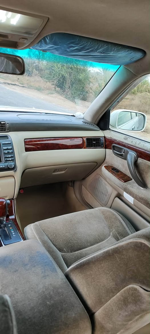 السلام عليكم ملكه كراون (2003)كرستال اصل مكفوله كص ونقل جثه مدفوع كمرك وضريبه قرصه واجه السياره بلجكمجه رقم صلاح الدين مالك السياره بلكوفه مو تاجر 
مكينه ديفور الزغير كير ومكينه بلجيس 
حداديه وره وكدام جدد 
اربع كشنات كهرباء ستيرن كهرباء برده خلفيه كهرباء 
لايت كرستال بكت لايت كرستال ويل نجمه ابيض 
السياره للبيع أو مراوس كوري سوناتا أو اوبتيما معه الفرق بعد الاتفاق الرقم (***********) مكان السياره ديوانيه
