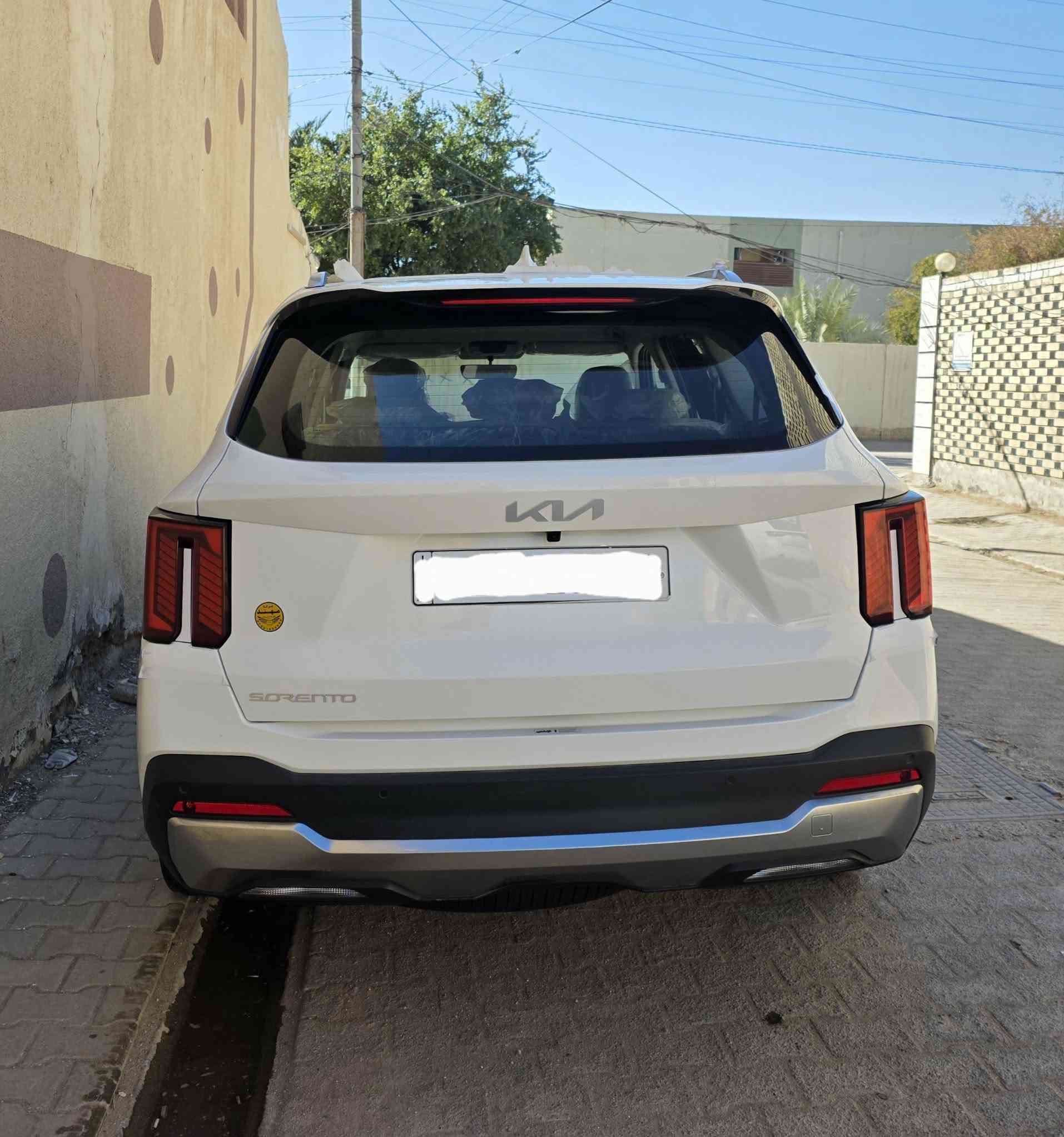 السلام عليكم
سورنتو 2025 كفاله عامه ماشيه 13الف ب 324ورقة 
رقم أربيل باسم شركة مهند 
مواصفات 
محرك 6سلندر 
كير ماوس 
جنطة كهرباء ذكية ام الحساس 
 كشنات كهرباء 
ويل 20
بصمة تشغيل 
بصمة ابواب 
ترحيب عند الاقتراب 
لد نهاري 
بك لايت LED 
مري قابلة للطي
حساس مطري 
حساسات أمامي خلفي 
هاند بريك بصمة 
مود درايف 
اتو هولد 
نظام نزول منحدرات 
شاشة ابل كار بلي 
اريل نفكيشن 
شاحن وايرلس 
بردات خلفية بلادي 
7راكب
***********
مكان السيارة النجف الاشرف
