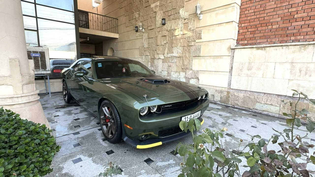 السلام عليكم شباب،
للبيع: دوج جالنجر Shaker موديل 2023 (آخر إنتاج ونسخة محدودة).

✅ ماشية 25 ألف ميل فقط
✅ بدون أرباك
✅ بدون صبغ نهائياً
✅ تعديل بارد فقط
✅ ربع بنيد وربع جاملغ فقط

المواصفات:
• فتحة سقف
• كراسي شامواه
• لايتات زينون
• بريكات بريمبو 6 بستم (وليس 4 بستم)(يعني مال هيلكات)
• 10 سماعات مع دِمّام
• السيارة مبرمجة بالكامل وتولد حوالي 520 حصان

السيارة نظيفة جداً وجديدة ، قوية، وكل شيء بيها جديد حتى الهزه وبأسمي السياره 

📍 الموقع: بغداد
📄 السيارة باسمي وكاملة

للاستفسار:
📞 ***********
