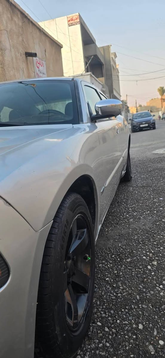 سلام وعليكم
دوج جارجر 2007 بغداد بسمي تحويل ثاني يوم 98$
 مكينة جديد كير جديد صدر امامي خلفي البارحه شادلها تايرات نص عمر مصبوغة حزام  عليها منضومة غاز جديد ما مشتغله ابد ع خط حادثها جاملغ وبنيد وبيها شبر تعمير بلغد شبر مكان السيارة كركوك*********** واتساب او خط
