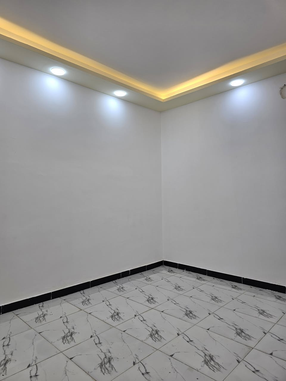 بيت للبيع في حي الوفاء المساحه 50 متر طابقين ان بناء درجه اولى قريب السايدين الجامعه للاستفسار/***********
