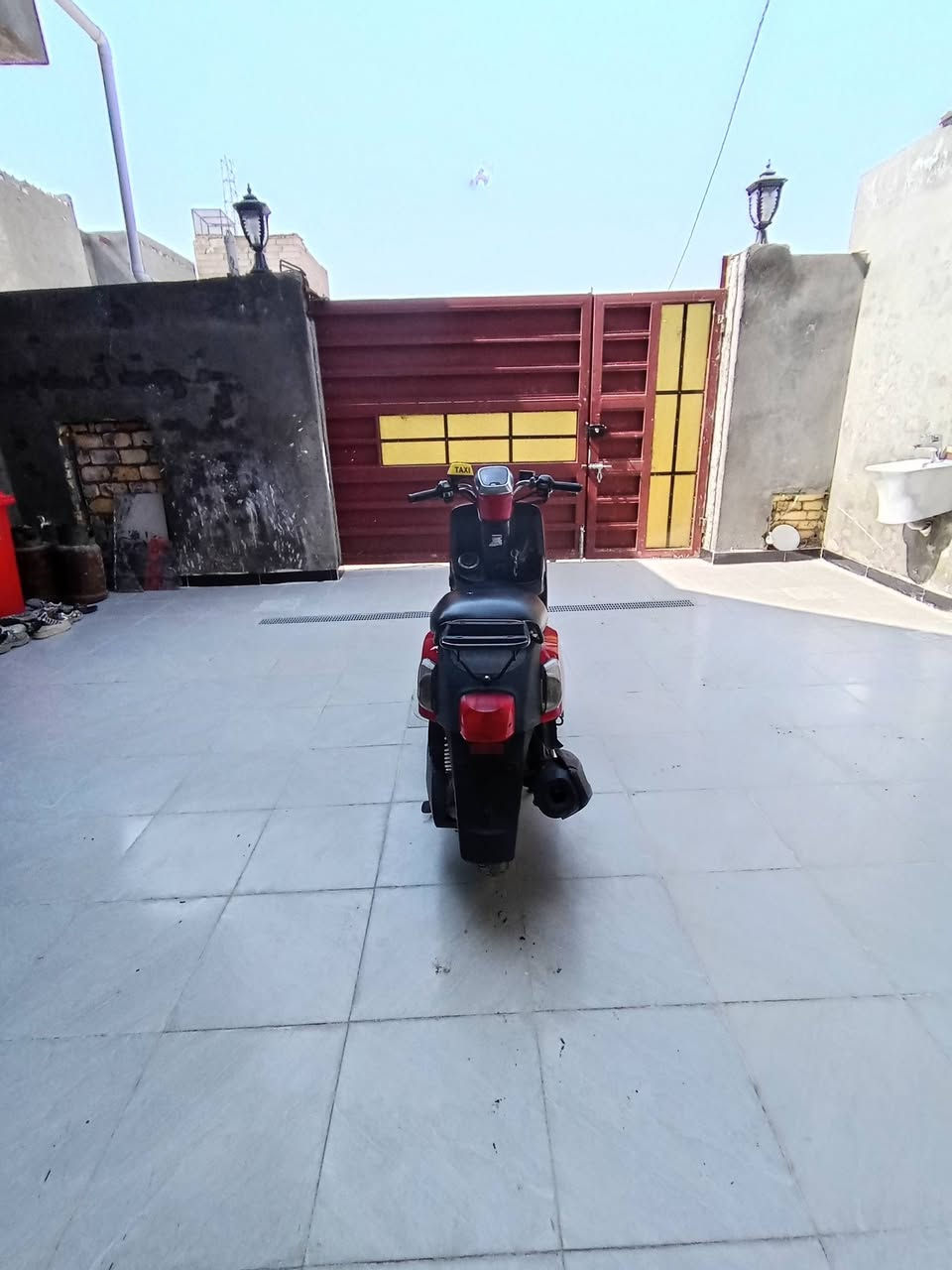 السلام عليكم بوليس مصطره 2013 صارله 3 اشهر طالعه من الوكيل كفاله عامه  نجف ابو صخير السعر 850 و بيه مجال ***********
