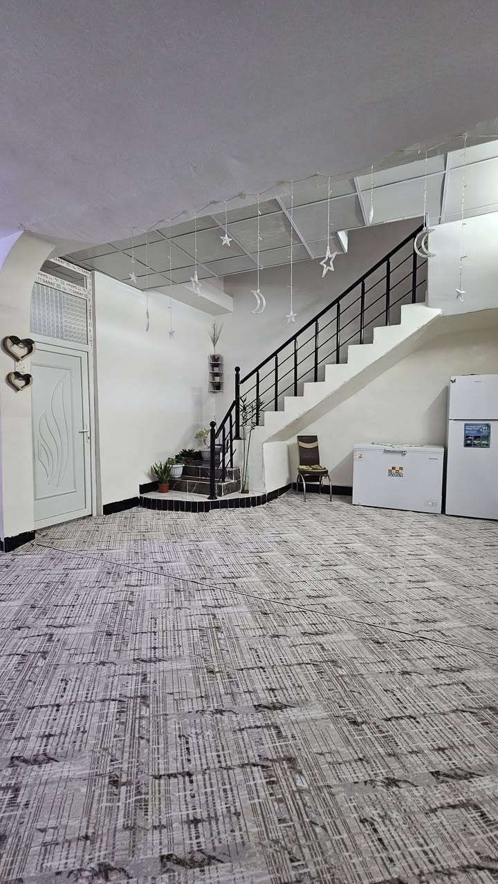 🏛دار للبيع 130 متر 
طابقين بناء نضيف مقابل حرف T وحديقة عامة
درج خارجي  الفوك نفس الجوه 
 طابو ملك صرف 
عنوان الدار  حي الأسرى والمفقودين  
قرب مدرسة مروان الجبوري 
السعر 132وبي مجال
للاستفسار الاتصال
☎️ ***********
او مراجعة مكتب صباح كركوك للعقار عنوان المكتب حي الأسرى قرب جامع المعراج
