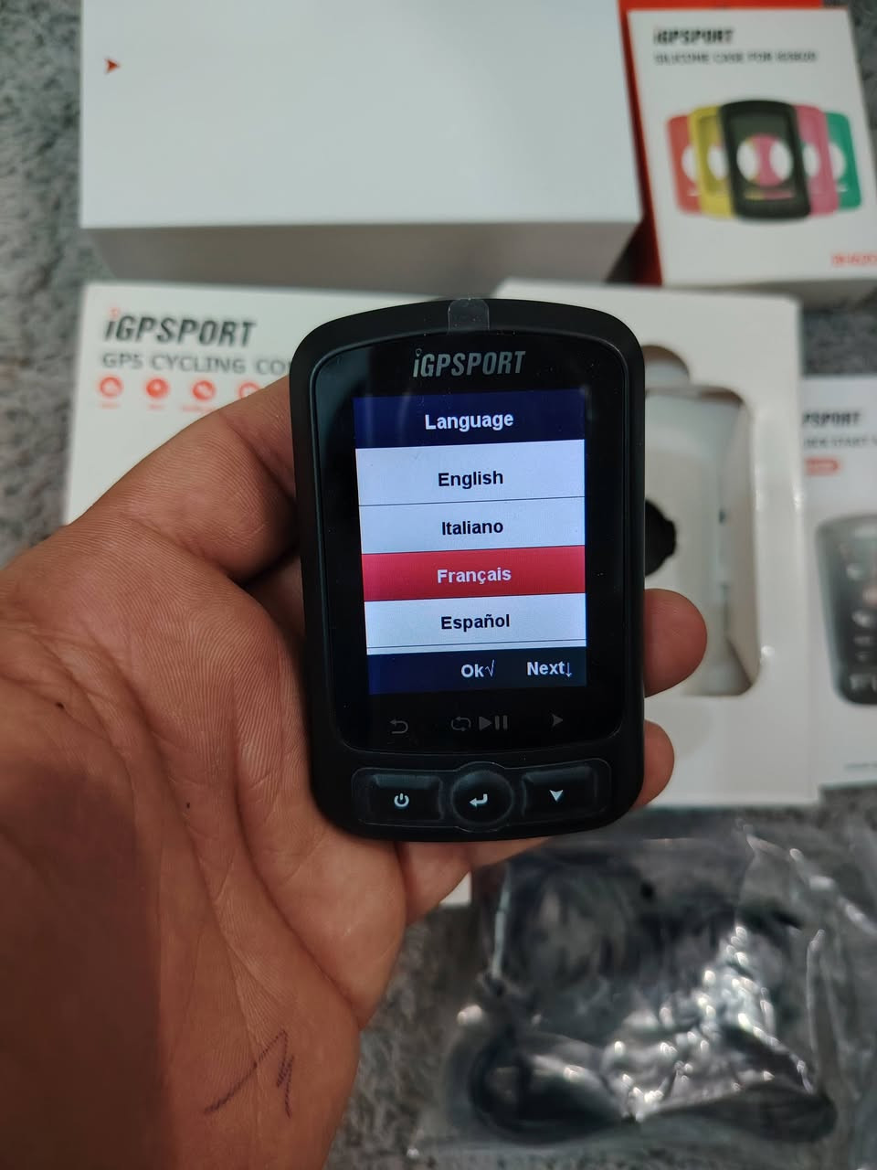 كمبيوتر بايسكل احترافي iGPSPORT iGS620 🚲🛰️
جهاز خارق لأهل البايسكلات، شاشة ملونة ونظام خرائط (GPS) كامل.
​المواصفات المختصرة:
​خرائط وملاحة: يدعم مسارات الطريق وتوجيه مباشر.
​شاشة ملونة: واضحة جداً بحجم 2.2 بوصة.
​بطارية عملاقة: تدوم لحد 22 ساعة عمل.
​ربط ذكي: يدعم Wi-Fi، بلوتوث، وANT+ لجميع الحساسات.
​تطبيقات: يربط وية موبايلك وتطبيق Strava مباشرة.
​مقاومة: ضد المي والطين (IPX7).
​يوجد توصيل


**إذا كنت صاحب هذا الإعلان وتريد حذفه لأي سبب، رجاءا أرسل رسالة إلى الدعم الفني**