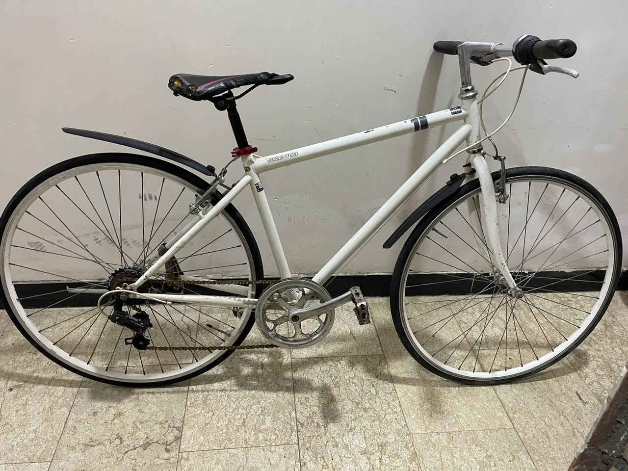 السلام عليكم
باسكال كلش نضيف اي نقص مآبي كله نضيف وجديد ياباني اصلي حجم ٢٨ 
سعره ب ١٢٠ وبي مجال مكاني بغداد حي جامعه ***********
