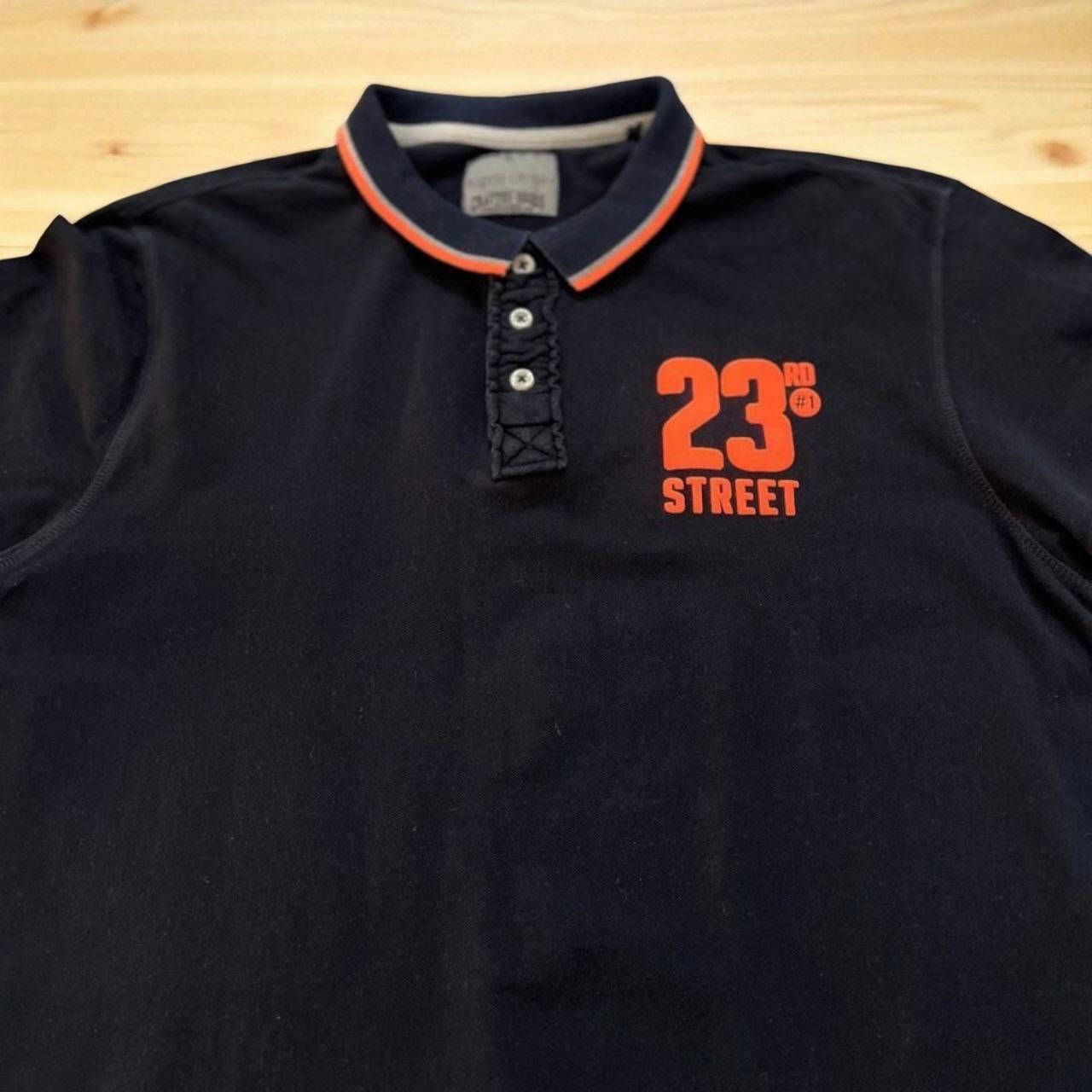 تيشيرت رُبع ردن، من ماركة أنجيلو ليتريكو (Angelo Litrico).إحدى العلامات التجاريّه الخاصّه بسلسلة متاجر C&A الشهيره..
اللون الاسود الحجري.
الخام/ قُطن حجري 100% .
القياس/ يلبّس XXL .
عُرض الصدر 61 _ الطول 75 .


**إذا كنت صاحب هذا الإعلان وتريد حذفه لأي سبب، رجاءا أرسل رسالة إلى الدعم الفني**