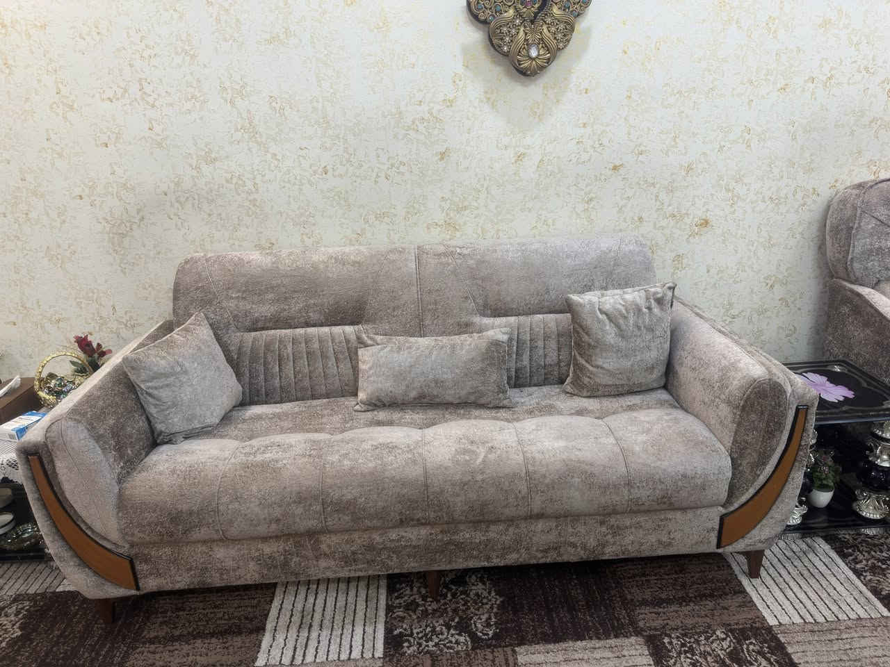 السلام عليكم
تخم جلوس تركي جديد 🌟
• صناعة تركية 🇹🇷
• القماش: خاولي أصلي (ناعم، متين، وسهل التنظيف)
• يسع 10 أشخاص براحة تامة
• وزن ثقيل وثبات عالي
• تصميم أنيق يليق بكل صالة ✨
التخم جديد مصار 3 ايام اجانه هديه بس احنه نريد نجيب تخم ديوان لهذا نريد نبيعه 
السعر 850 وبي مجال حك الجيه 
العنوان بغداد الدوره شارع المعلمين مقابل شارع 60 
للاستفسار *********** 
بي واتساب
