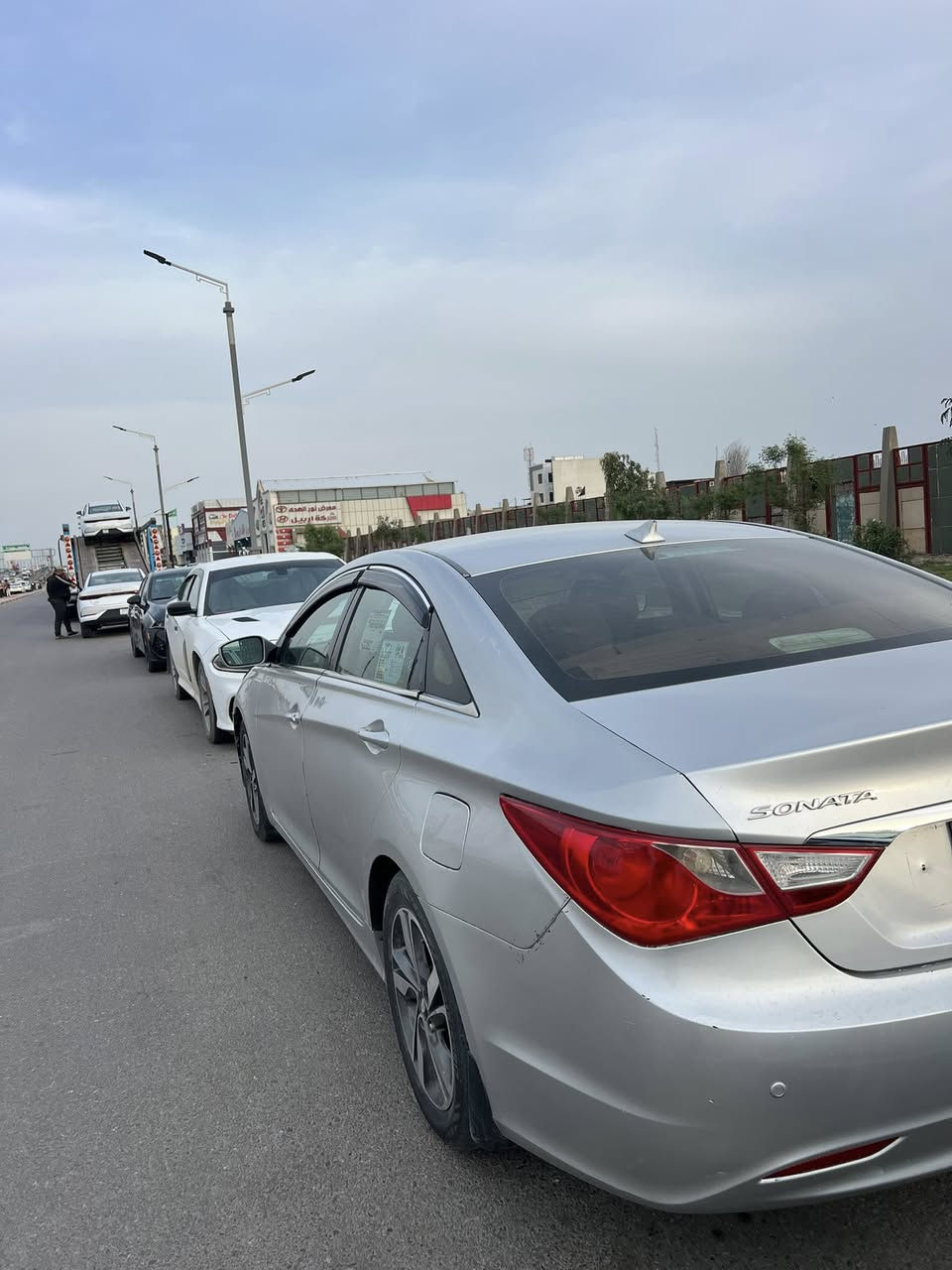 سلام عليكم شباب سوناتا للبيع وارد أمريكي موديل 2012  مكينه 2400 حادث السياره كلش بسيط الجاملغ الخلفي شبر فقط رقم ذي قار راعيه بل بصره سياره كلش حلوه وجاهزه تبريد حداده مكان السياره البصره الهارثه رقم تلفوني ***********
