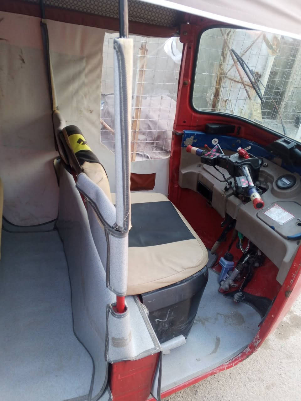 سلام عليكم تكتك للبيع 18 السعر 3800 بيهه مجال ***********
