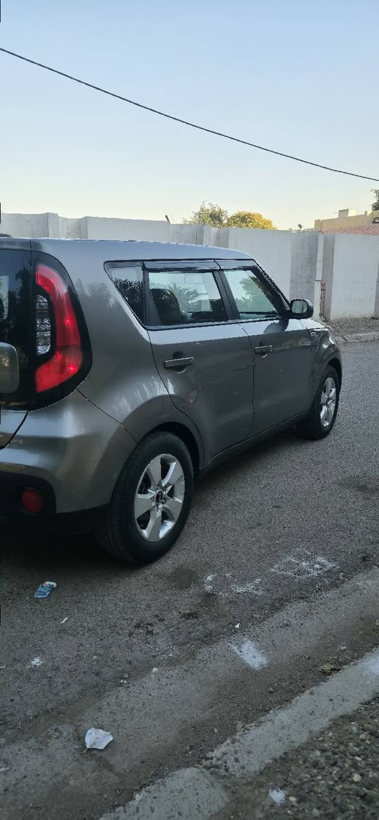 سلام عليكم 
صول 2017  رقم اربيل 
هزه وسنويه جديد 
سياره حادثها جاملغ فقط 
كلش جديده بمعنى الكلمه 
مكينه 2000 مكفوله لا فتح ولا صوت ولا تبخير 
شاشه 
تحكمات  
مو درايف 
سياره معتنين بيها صدر كير مكينه بشرط 
كشر صافي جداً فقط جاملغ مبدل ومصبوغ 

مكانها بغداد 

سعر 120 بيها مجال للشراي 
*********** بغداد, العراق
