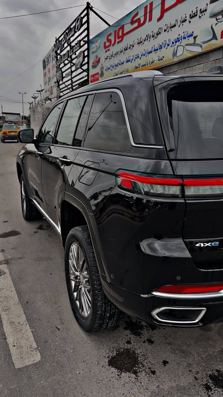 مستعجل عل بيع لضروف خاصة.  السلام عليكم جيب سومت ٢٠٢٣ اعلى فئة بل جيب  الموصفات ١/١  بانوراما  كشنات مساج داخل ملكي حساسات كلها السياره ماشية ٢٣ الف رقم بغداد ألون اسود السعر ٢٦٠ وبيها مجال ***********
