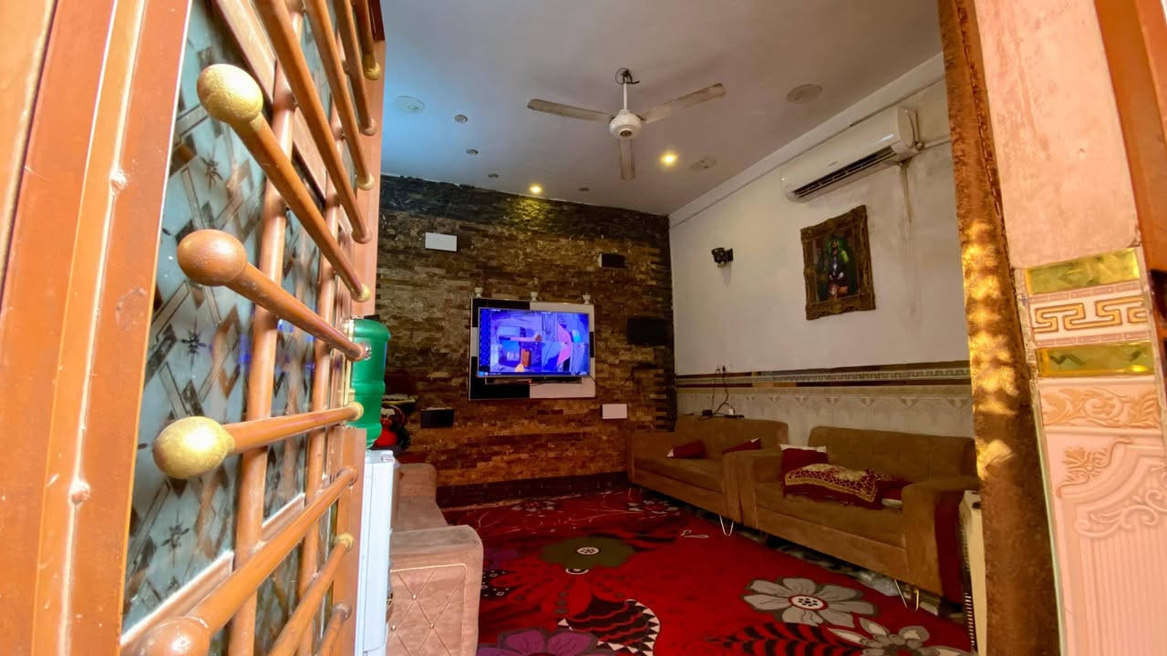 بيت للبيع المساحة 105 متر زراعي
يتكون من طابقين مثل ما موضح بالصور
الطابق الاول يتكون من استقبال ومرافق صحية خارجية وداخلية الداخلية مع حمام
ومطبخ وصالة حجم كبير وغرفة أما الطابق الثاني متكون
من غرفتين وغرفة صغيرة ومّنور يمر للحمام وبيتونه وسطح
الموقع الكمالية منطقة البستان
***********
والسعر مناسب بالنسبة لمواصفات البيت
#الجميع
