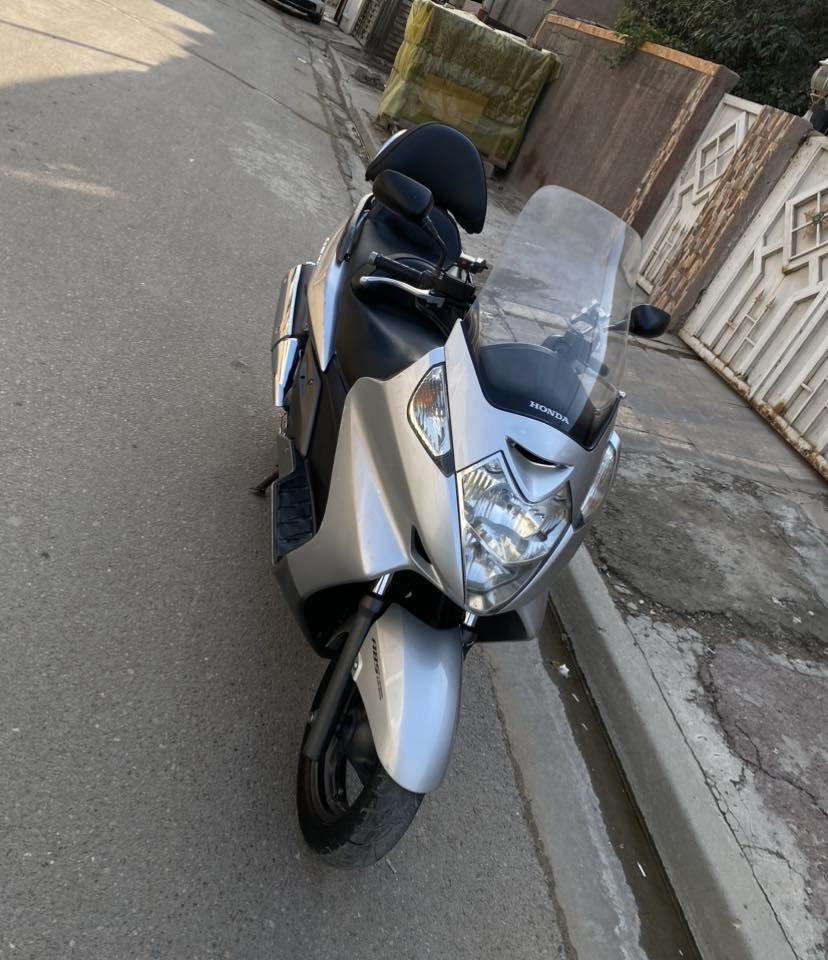 سلام عليكم
الي يدور مكفول ونازله من معرض MT

سلفر ونج لونين  (600) ماشيه 36 الف 
كرستال / دشبول نفخ 
ABS 
اوفر 
كلوب جنطه شغال
شاحن YSB سريع 
جهاز قارئ فولتيه الباتري 
جنطه مثلثة  شرط بلاديه رصاصي 
تاير خلفي جديد اندلوسي 
كلشي شغال بل دراجه مكفولة  كفاله عامه من التاير للتاير 

*********** وتساب مكاني الدوره
