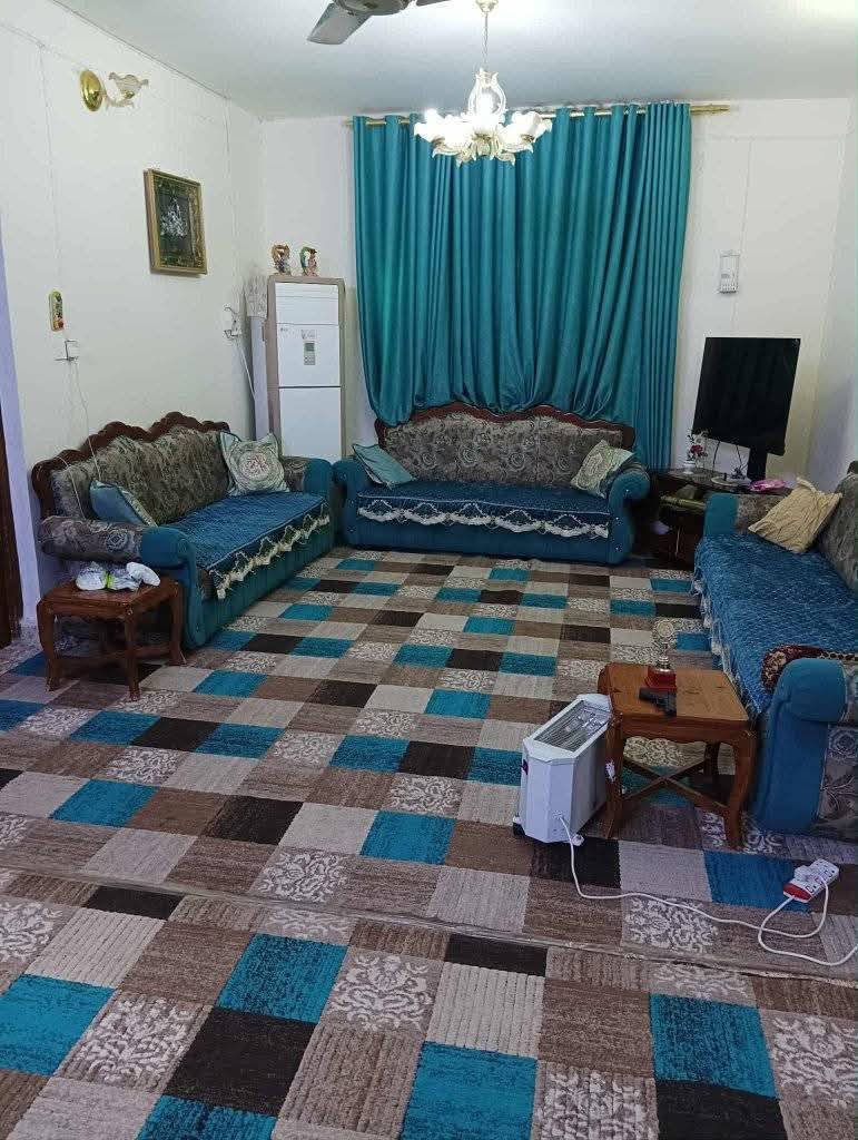 للبيع دار طابو صرف المساحه 474غرفتين نوم وهول وستقبال مطبخ حار وبارد الطابق الثاني  نوم وهول ومخزن كبير خدمات كامله يبعد عن الشارع العام 5متر ورديه خارج ابو مصطفى للعقار *********** السعر خاص
