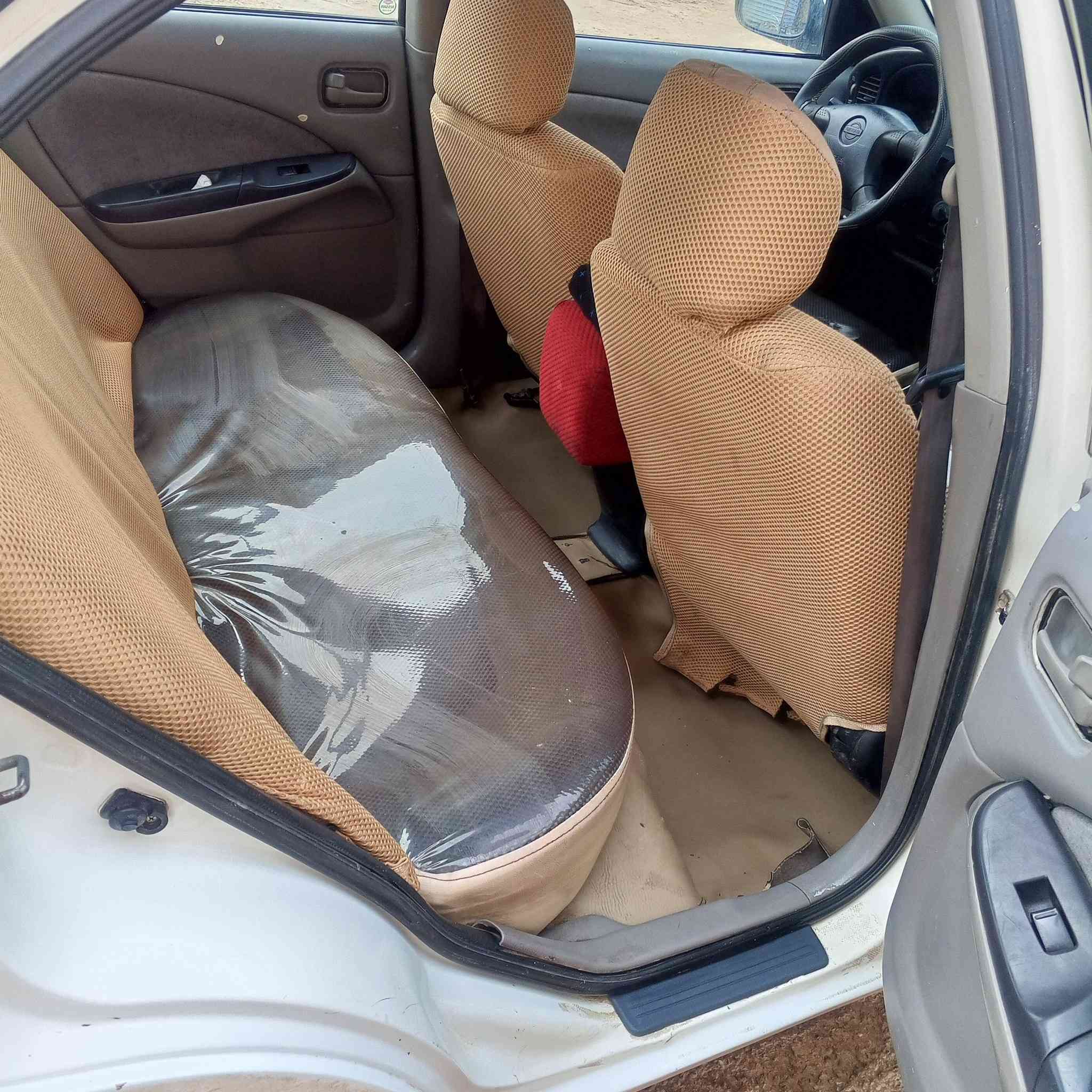 سلام عليكم نيسان سني 2002رقم بغدادمصبوغه كير عادي مكينه سوده 1600 سياره جاهزه السعر 66وبيها مجال مكاني أبو غريب الشراي يتصل ***********
