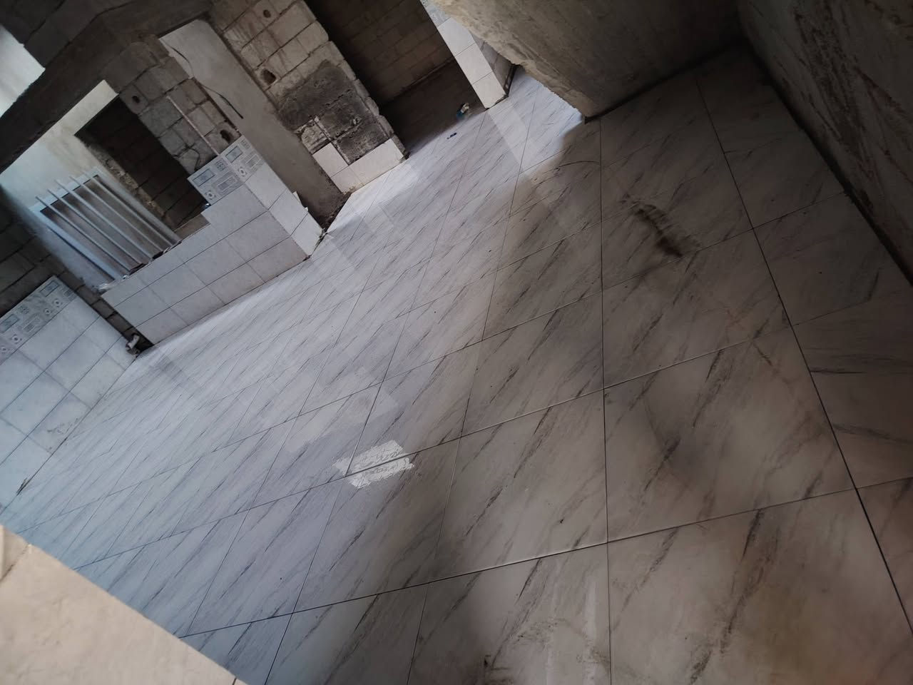 سلام عليكم اخواني اسطه سراميك وكاشي وشغل درجه اولى بسعر مناسب شرط كبان ليزر ومتفرغ حالين وهاذه رقمي ***********
