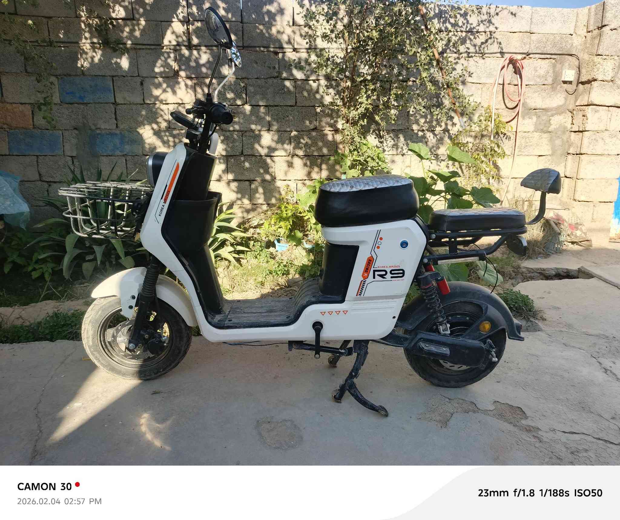 سلام عليكم دراجه شحن R9 فول مواصفات موديل 25 كامله لون ابيض مميز السعر 300الف بكاني ديالى كنعان متواجد رقم ‏‪***********‬‏ و خاص الشراي يجي
