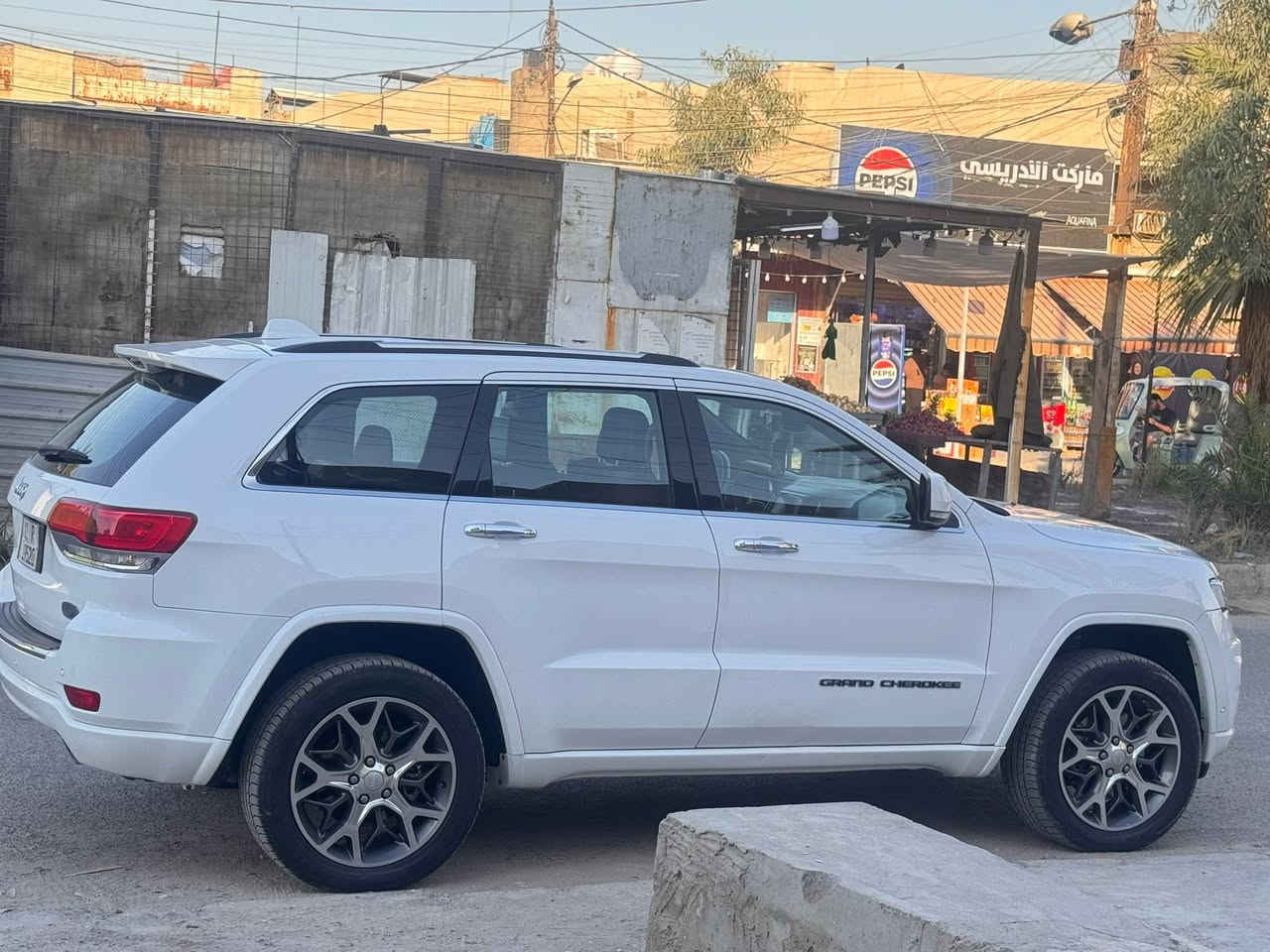 السلام عليكم 
جيب اوفرلاند ٢٠٢٠ خليجي 
مواصفاتها معروفة ميحتاج اذكرها 
ماشية ٦٣ الف 
بيها قطعتين صبغ وقطعتين بارد 
مكينة مبدلة مال ٢٠١٤ يعني بانزين كلة عادي وطبيعي 
سيارة بيها ادامة كامله ومابيها نقص من كلشي 
السعر ٢٥ الف
***********
