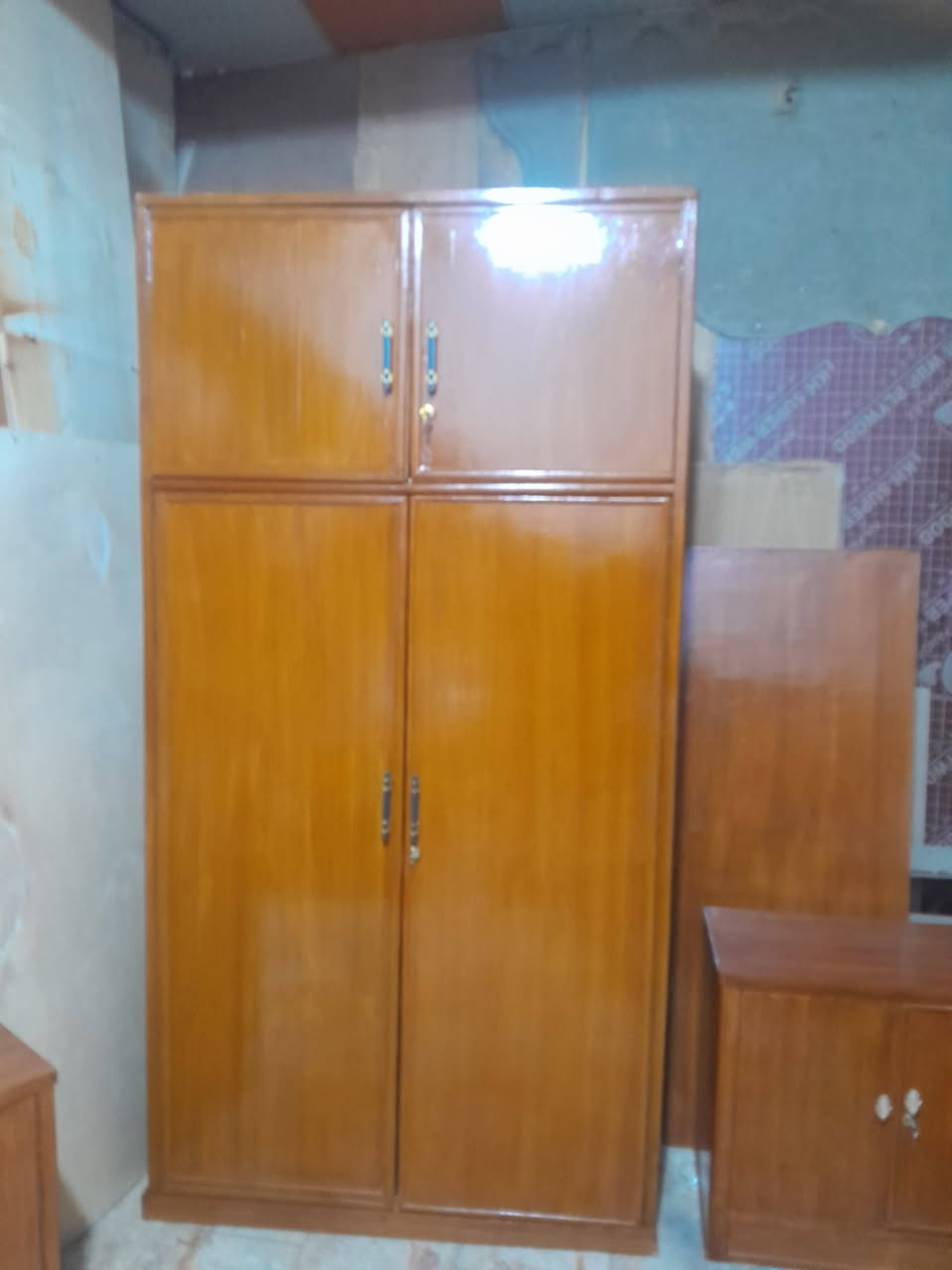 كنتور ابو ثنين طابقين  نجاره البيع السعر ميه وخمسين وبيه مجال الحله ابو غرق وتساب او تصال ***********مصطفى النجار
