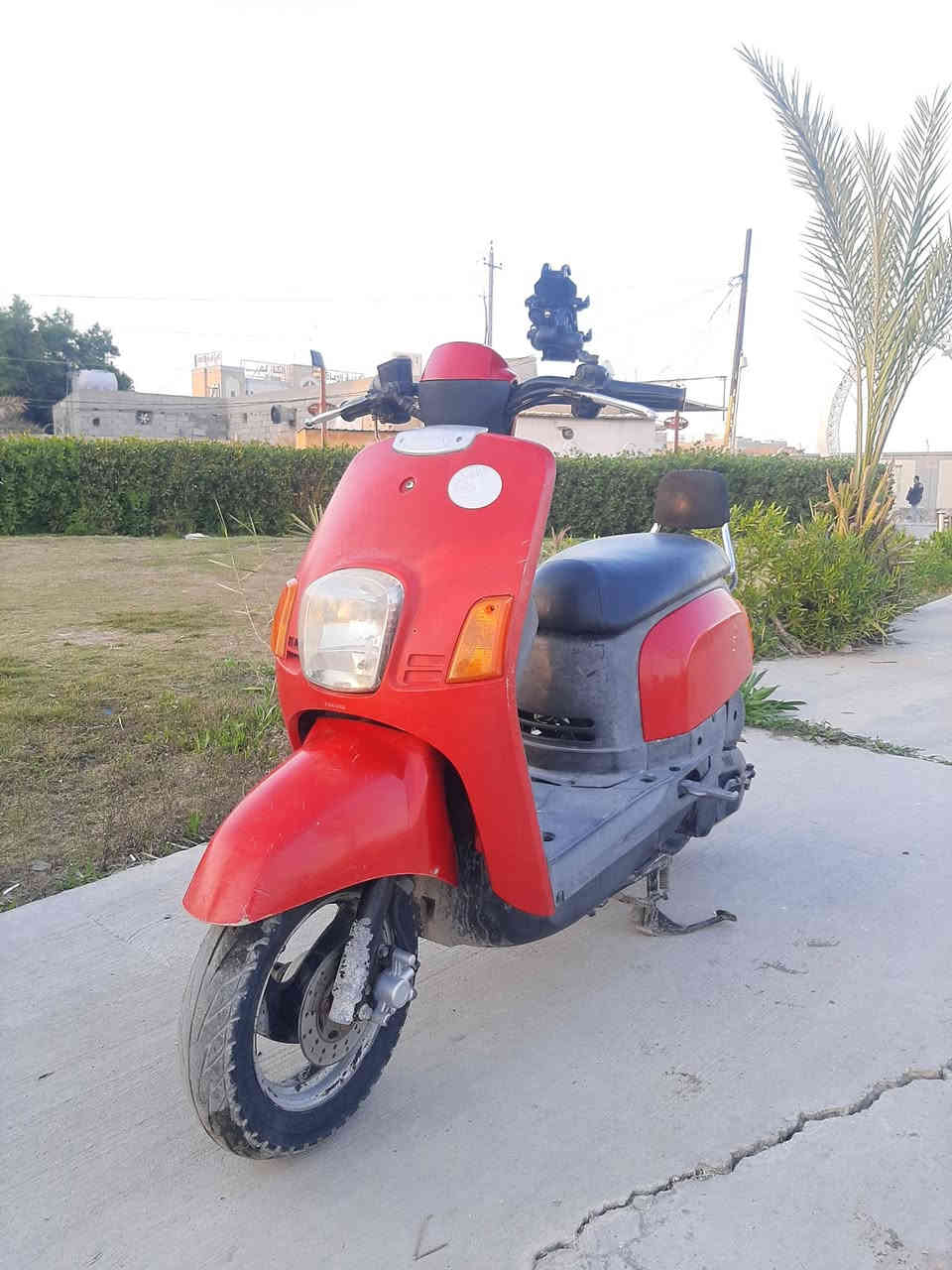 سلام عليكم 
دراجه ماكس بوليس كابريتر 
دراجه نضيفه مال رنبه على أيدي 
اي نقص ما بيها و الدواخل ملح و احلا من الصور بهواي و كفرها مختم تطابقه وي الشاصي و ما مفتوحه ولا بيها اي شي تجاري الدراجه للمراوس او البيع *********** 
واعتذر ع الاطاله.
