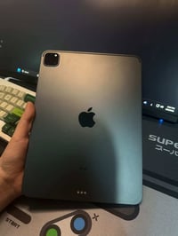 آيباد برو ١١ • ٢٥٦ • بوكس شاحن