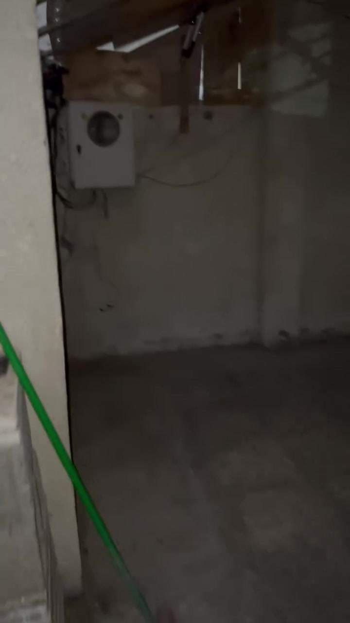 يوجد بيت للايجار بحي الإعلام شارع اليمامه مساحته 100 ثلاث غرف نوم وصاله ومطبخ وخدمات ايجاره 700 للاستفسار/ ***********
