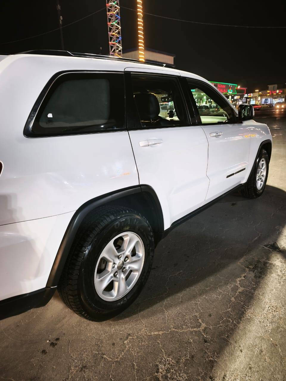 جيب لاريدو 2017.محرك 3600
ماشيه 215  ألف وقابله للزياده
تشغيل عن بعد. بصمه .توني مسوي صيانه للحداديه وغرفه الاحتراق
وارد كندي مكفوله من الضربه والصبغ 
بيه رصعه مسويه بارد لجماليه
والدعاميه الاماميه مصبوغ نصها اثر شخط والصور موجوده
رقم الجديد والسنويه بأسمي تحويل مباشر  .رقم واسط يعني 29
سعرها 235$ وبيه مجال قليل حك الجيه السياره كامله وجاهزه مايحتاج اله شي *********** مكلف بالنشر
