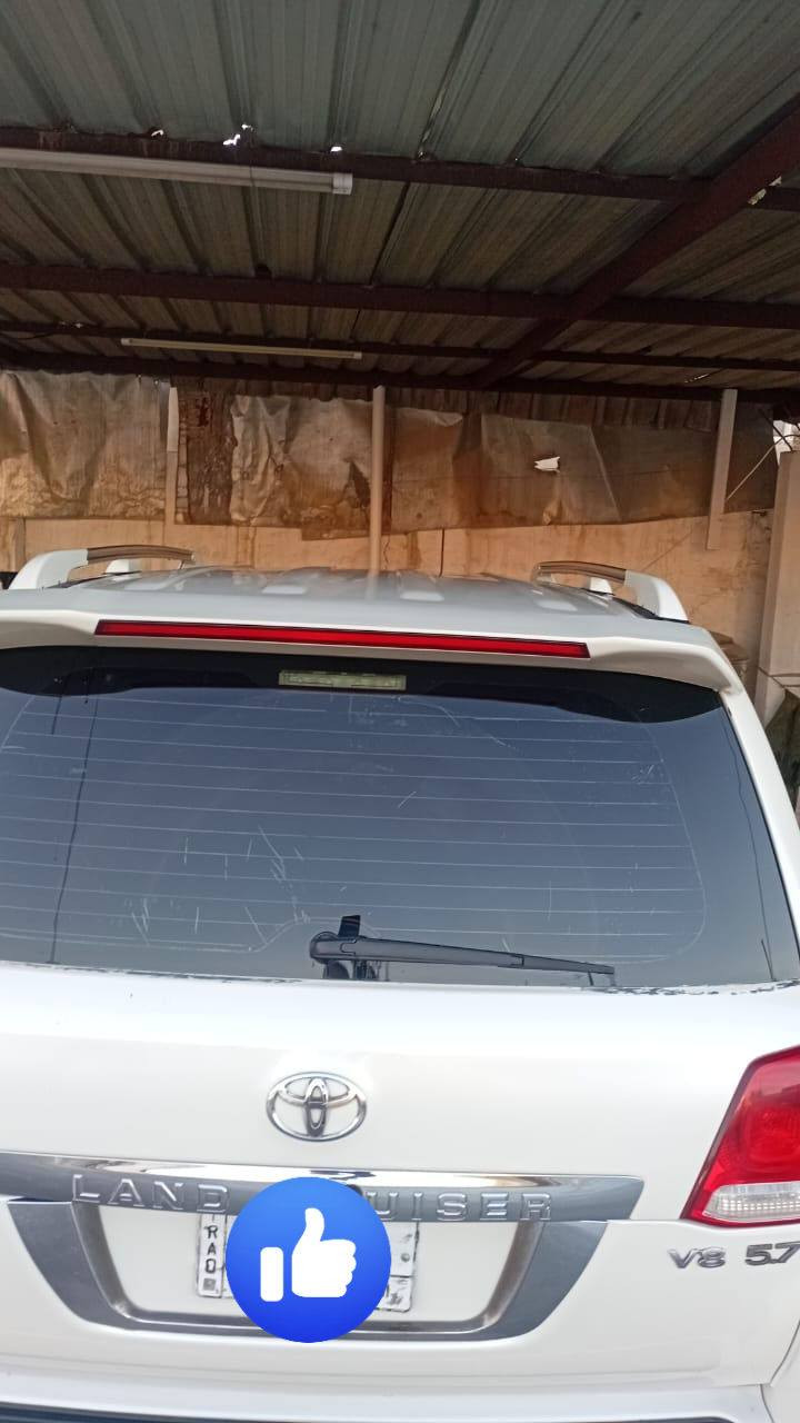 سلام عليكم لاندكروز VXRموديل2010 محدث 2014 جاملغات محدثه السياره V8  رقم مميز اربع ارقام متكرر الارقام  السونار مرفق في  الصور قبل لاتحابرني شوف التفاصيل واتصل واني في الخدمه السعر 270 وبيها مجال حق الجيه  لاستفسار*********** العنوان البصره الزبير
