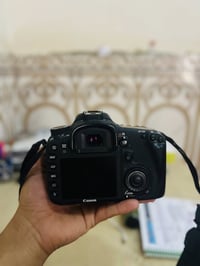 كانون EOS 7D • عدسة 75-300 • حالة ممتازة