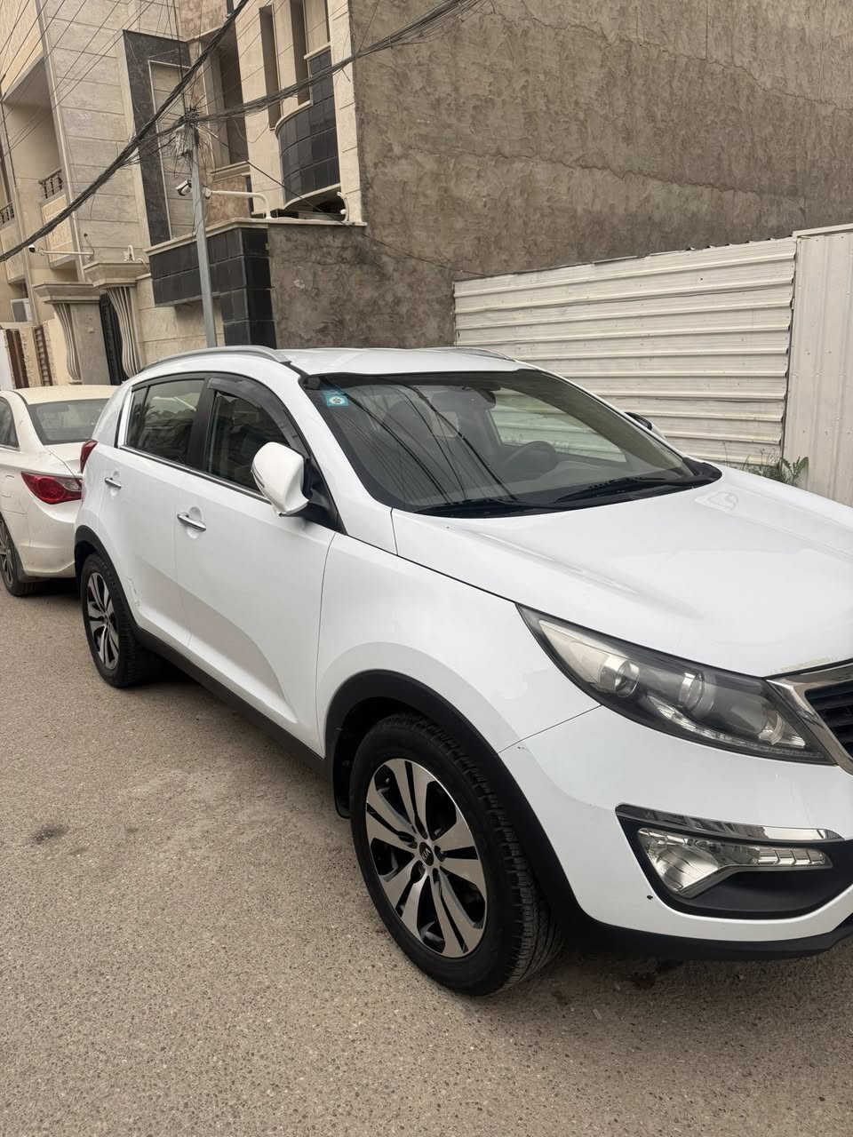 السلام عليكم سبورتج 2014 خليجي للبيع السياره نضافه كما موضح بلصوره مواصفات السياره مري شفط استرين تحكم جهتين عليها سستم زنون بلوجكترات ولايتً عالي زنون كير عادي 6نمر السياره سبيرها منازل السياره مكفوله ونضافه خير من الله مكينه دوش 2000 المرغوبه عليها تخم تايرات جديد السياره كلها جاهزه مابيها برغي نقص هزه وسنويه جديده مابيها اي نواقص وسونارها موجد داخل الصور 
للاستفسار ***********
مكانها بغداد منطقه الحريه 
سعرها 157 وبيه مجال كلشً بسيط
