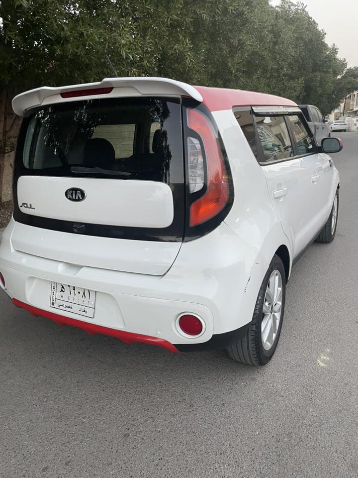 كيا صول 2018 محرك 2000 gdi  مبدل جديد وارد أمريكي حادثها موضح بالصور وبيها صبغ  الداير مال الچاملغ الخلفي صفحة السايق بدون دواخل ماشية 100 رقم بغداد مشروع وطني شرط التحويل سعرها ( 110 ) ورقة للإتصال *********** الشراي يتصل لا تراسل عالخاص لان مغلق مكاني بغداد الجديدة
