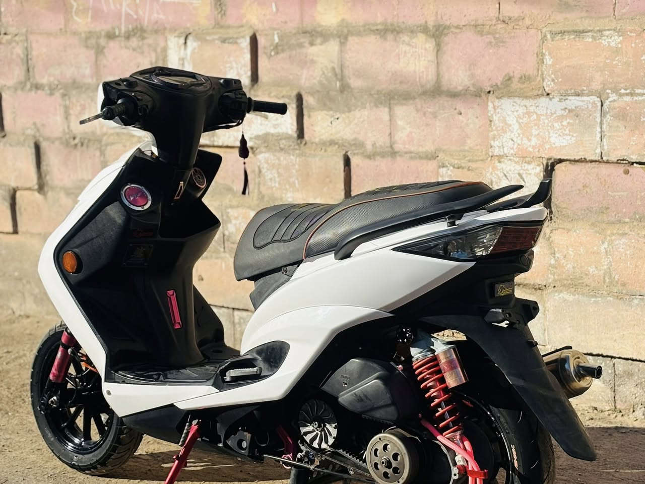 دراجه سكنس لد  للبيع  دراجه خير من الله فول تزويد وتزويد فقط خارجي مكينه بلاد كلجات بلاد دراجه شلعه ومعدل شوفت عينكً مكاني ديالى شراي تفضل خاص هاتف :***********
