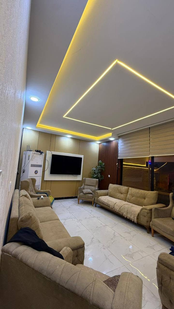 مزرعه خواطر .
الدوره البوعيثه . متوفر حجز طيله ايام الاسبوع 
التواصل على 
***********
علما المزرعه موثقه بااجرلي  

■غرفتين نوم وصالة ومطبخ وصحيات 
■مسبح للكبار 
■مسبح للصغار 
■العاب للصغار 
■حديقة كبيرة  
■ادواة للشواء ومكان شوي كامل 
■كراج داخلي 
■كهرباء ع مدار 24 ساعة 
■مولد وسحب . كهرباء على مدار الساعه 
●يرجى المحافظة على نظافة المكان والممتلكات
