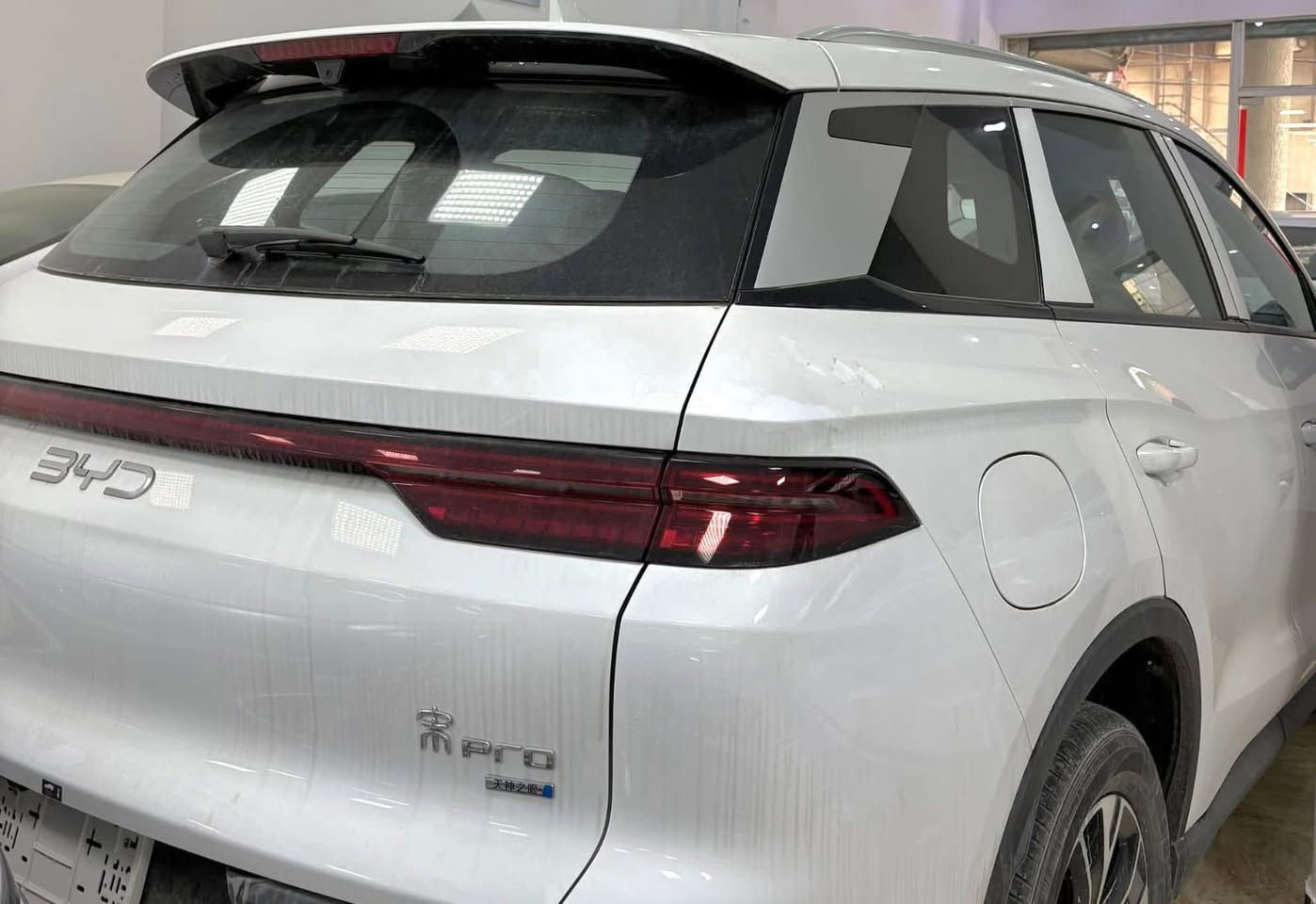 السلام عليكم...

سونك برو
 BYD SONG PRO 
 ابيض قمارة حديد 
13 كامرة / ابيض 
جلد . بصمة . مقاعد كهربائي 
صفر كيلو متر مرقم بغداد بأسمي 
قطعتين تبريد حساس امامي وخلفي لايت زينون بكلايت ليد 
اصطفاف ذاتي........
رادار جانبي  توقف ذاتي 
كروس سرعة 
مري قابله للطي 
مخارج يو اس بي
25200 مليون 
رقمه حلو بغداد/ اليرموك ٤شوارع الاتصال على الرقم***********
