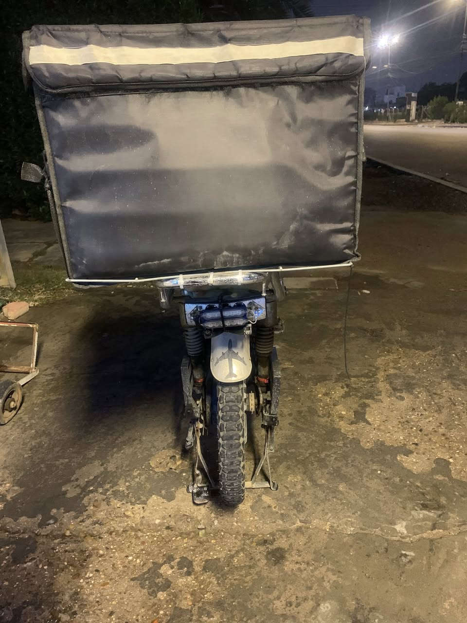 ‏دراجة شحن نوع هرلي للبيع بطاريات جديدة قبل أسبوع شادهن كهربائيات شغالة
￼ أبريك امامي شغال نقص الوحيد قمجي بريك خلفي سعر ٤٠٠ ‏رقم الهاتف ***********￼￼
