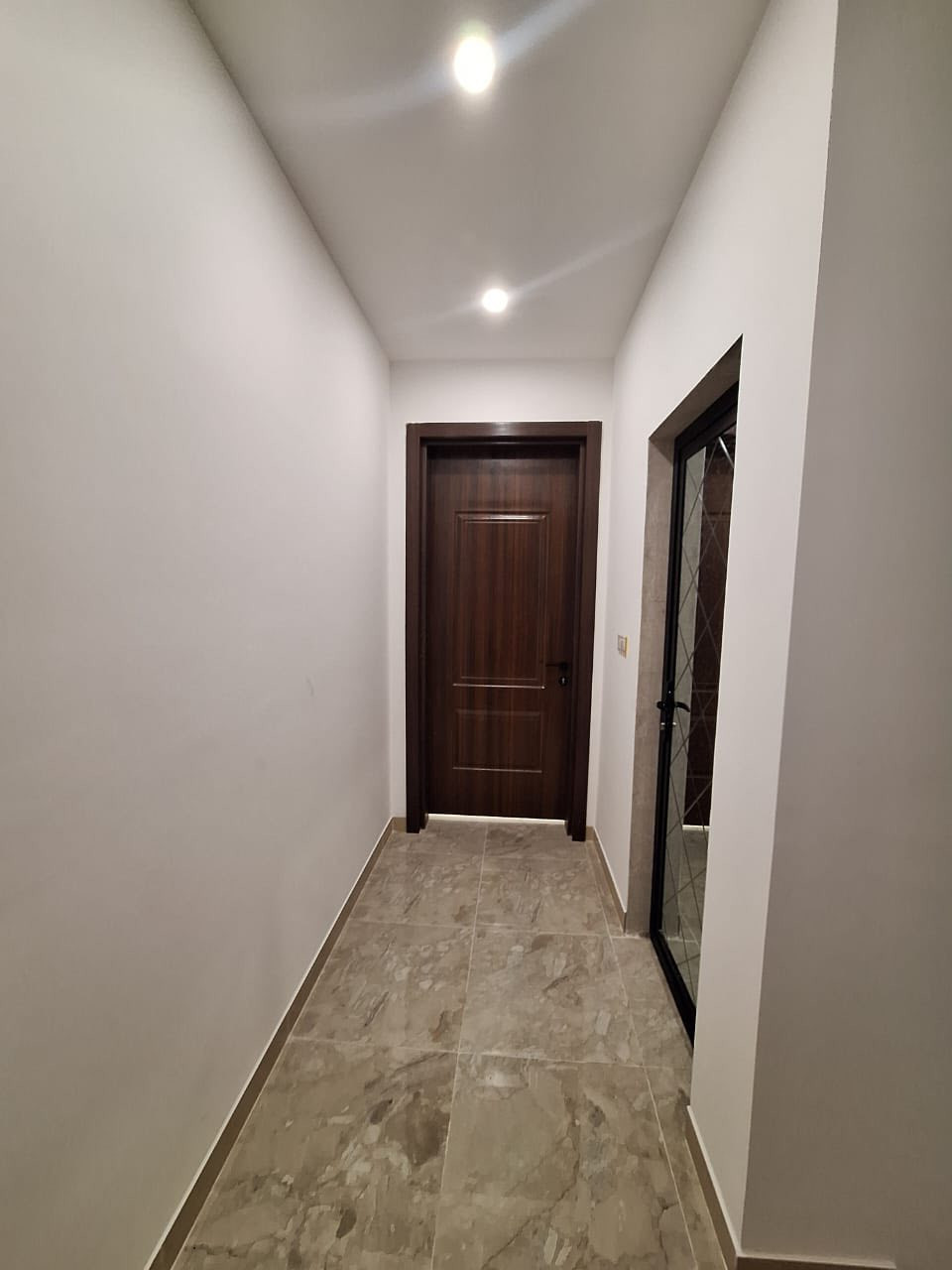 #السلام عليكم 🏡🏡
مشتمل للبيع 🏛️ سعره  مناسب 
مساحه ٥٠م  ثلاث طوابق عدد ٣ مميزات
٣ غرف نوم حمامات ٢ 
حي الشباب المربع الذهبي
للأستفسار ***********☎️واتس
