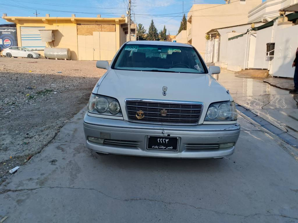 مەلیکە 2003 دوو دوگمە بێ دەعم و لێدراو مەکینە D175 واتە مەکینە گەورە گێڕو مەکینە بەشەرت هەموو شتی لۆکە سەقف بەشەرت بێ چاڵ و شوخت سعرەکەشی خوار هەموو بازاڕە نیە بەم سعرە...
*********** كويسينجاك, أربيل
