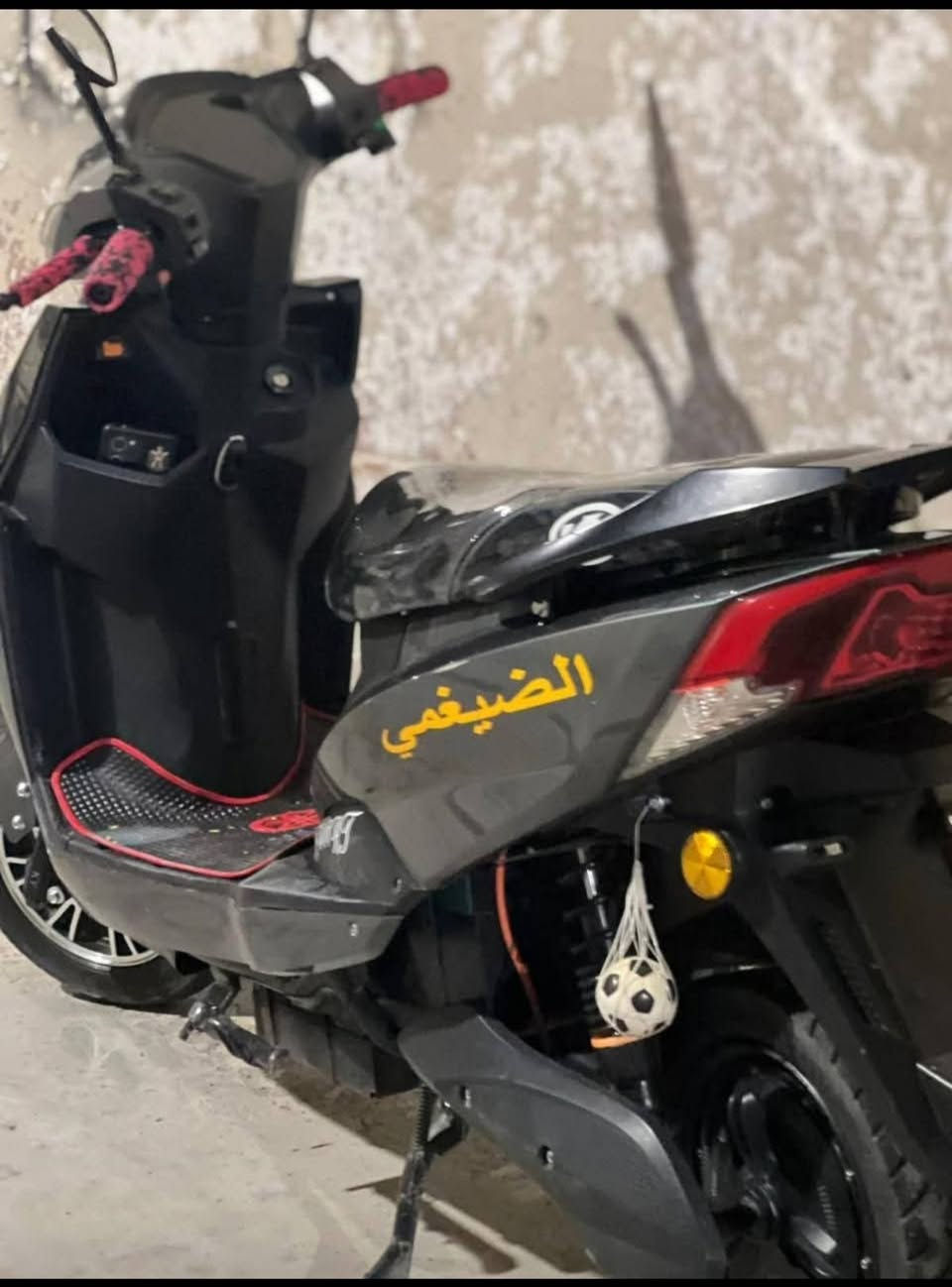 للبيع شحن السعر 625 مجال قليل 
البطاريات : 6 كبار شرط
حساسات كلها شغال
ماطور جديد مستعمل قليل
للاتصال ***********
الموقع: موصل الايسر
