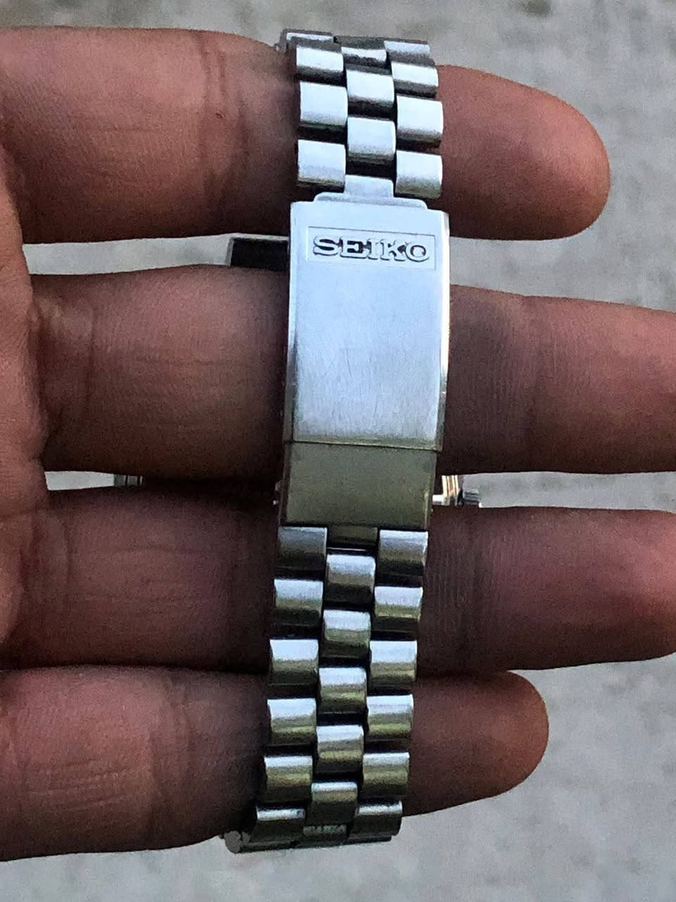 السلام عليكم 
سيكو  كرونوغراف اوتماتيك ياباني 
نافذه تاريخ يومي واسبوعي القطر 42
بلادي نظيفه جدا 
السعر 375 دولار 
يوجد توصيل


**إذا كنت صاحب هذا الإعلان وتريد حذفه لأي سبب، رجاءا أرسل رسالة إلى الدعم الفني**