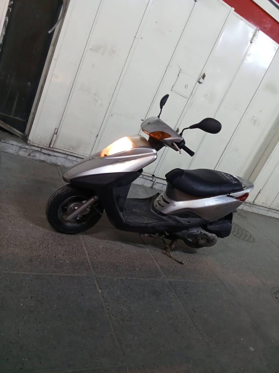 السلام عليكم شباب دراجة ابريز مكفولة كفالة عامة كلهه ابلادية وكلهة شغالة كابريتر سلف  ابلاديات كفرات كلهه ختم وية المكينة وكهربايات كلهن شغالات كيلومتر كيج بانزين كلوب عالي ناصي سكن وية البريكات اشاير يمنة يسرة مابيهة نقص ابد مال رمبة صارلهة شهر و 10ايام وصلهة والمنفيس لاصليات موجودات شلعة ومعدل ونعومة متنسمع برغي واحد ما مفتوح بيهة العنوان بغداد باب المعضم ولا ستفسار ***********
