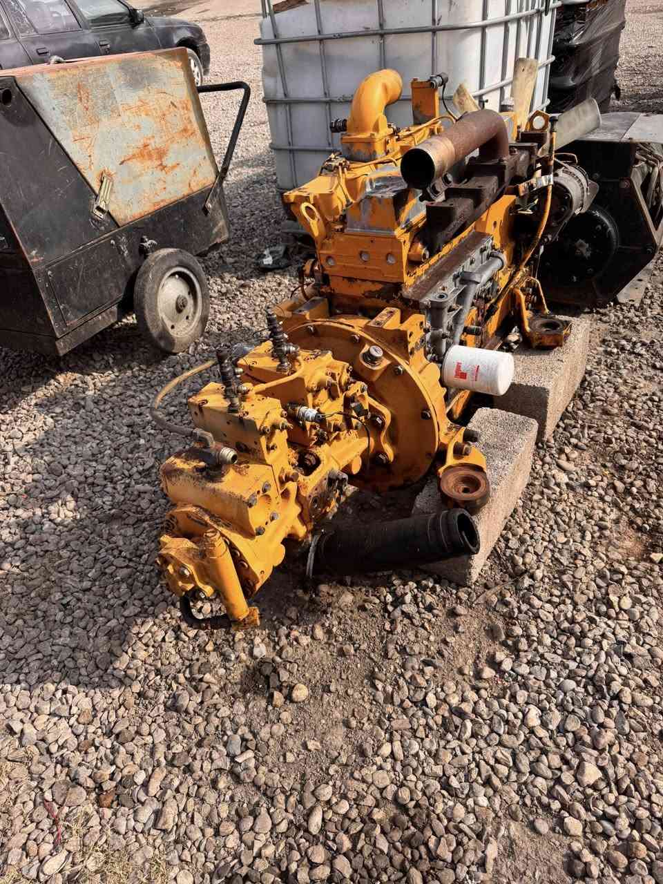 محرك كوماتسو ياباني ٦ سلندر كامل حجم ٩٥ مال حاويه وارد بريطاني عنوان زاخو ***********
