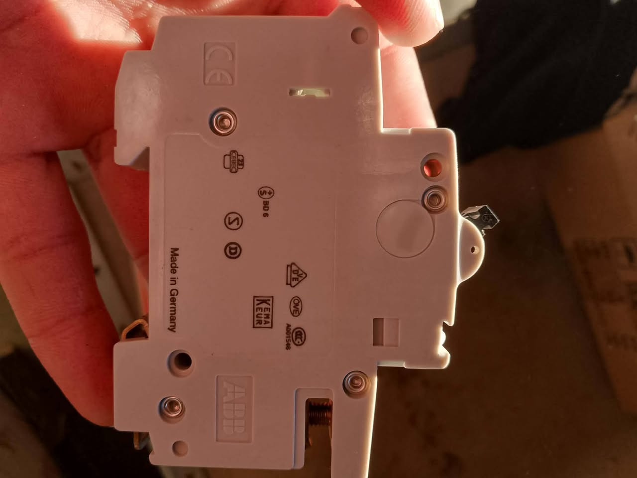 سلام عليكم ورحمه الله وبركاته
يوجد لدينا جوزات نوع ال ABB شكل القديم 
اصلي جديد باكيت 10 امبير فقط متوفر 
كميه محدوده سعر جمله الف دينار 
ارخص الاسعار التنافسية 
الاستفسار *********** يوسف الكعبي 
خدمه توصيل جميع محافضات العراق
