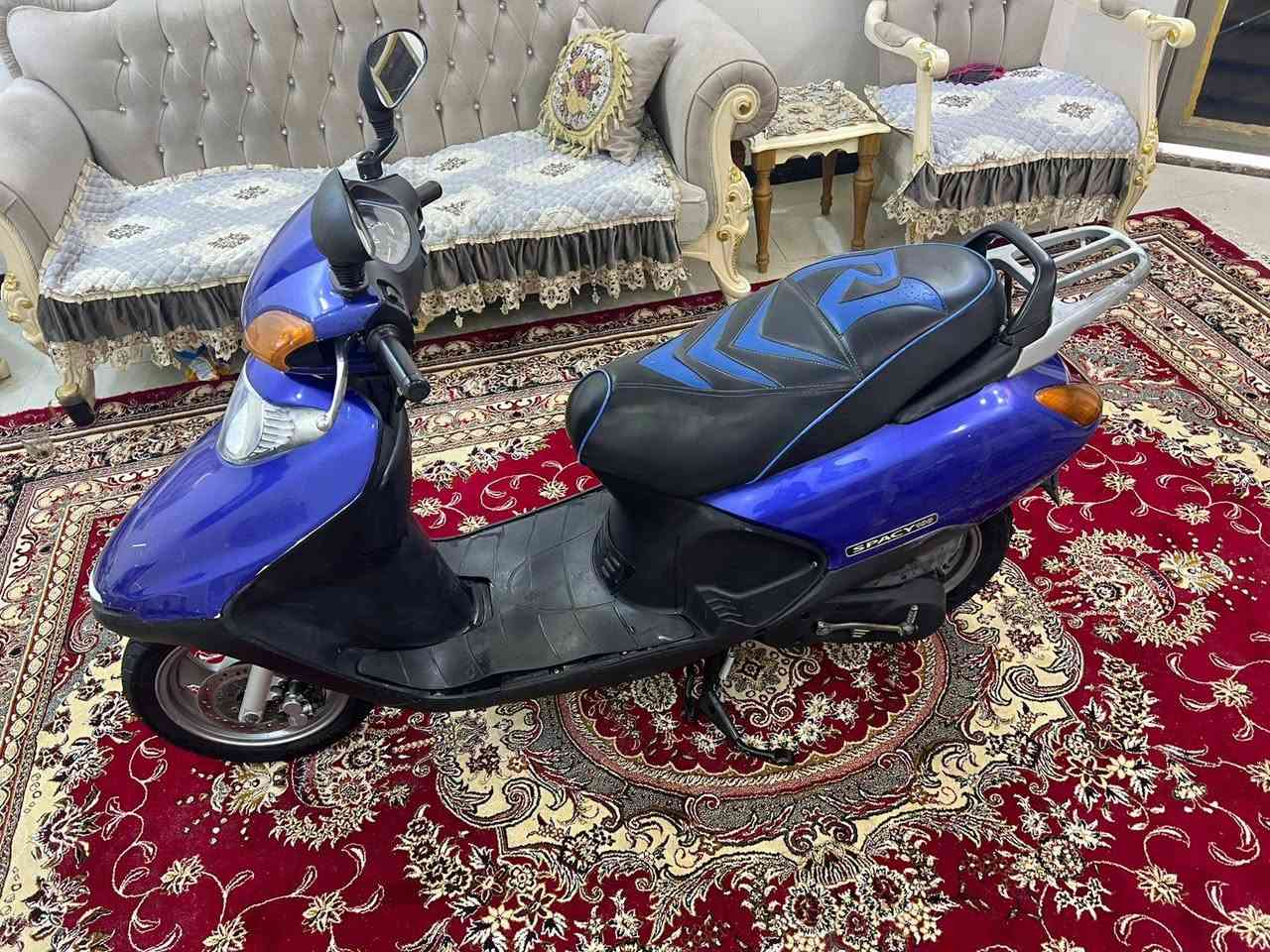 سلام عليكم دراجه سبيسي ياباني كفرات اصلي بلادي كابريتر بلاديه كله عله وضع شركه فقط رايمر كهربائيات كله شغاله سلف هندر قفل ستيرن قفل جنطة كله شغال تصال على رقم هاتف فقط *********** مكان كوت خاجيه
