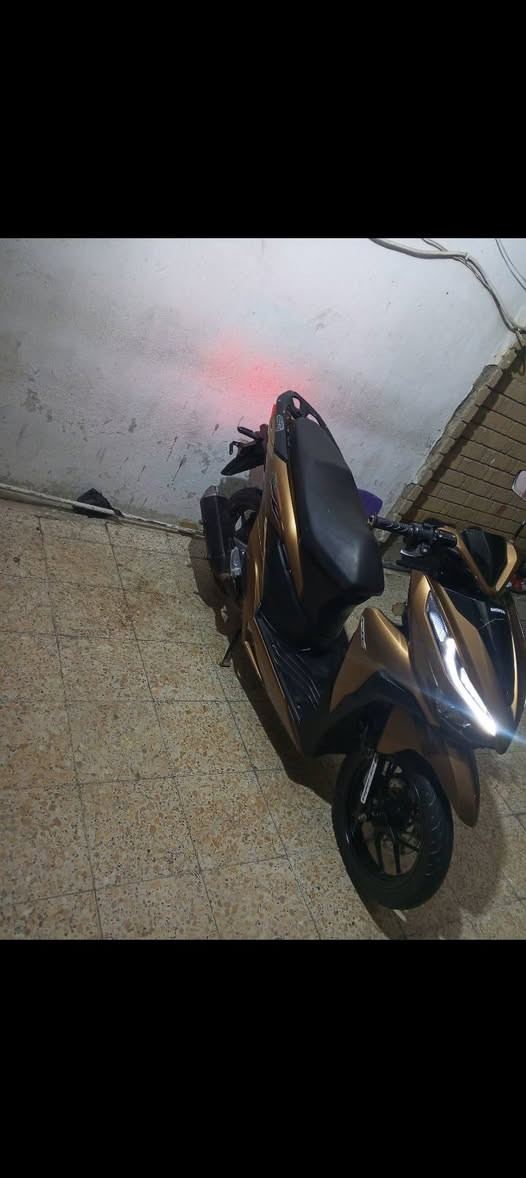 السلام عليكم للبيع دراجه هوندا ياباني محرك 155 سرعتها 160 الدراجه جاهزه محرك كهربائيات كله شغاله امزوده كلجات رياضي مبخره رياضي ويل كب رياضي صالنصه كاتم مكاني بغداد حي العامل السعر 750 بي مجال ***********
