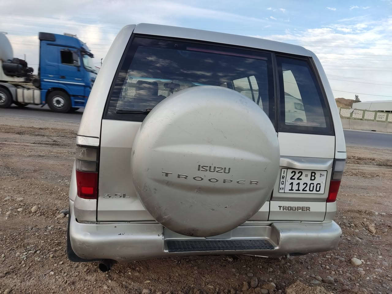 السلام عليكم ترهم نقد وترهم اقساط حسب القناعة
ايسوزو موديل 2001 رقم اربيل كير و محرك بطة ٣٠٠٠ 
سيارة خير من الله ماناقصها اي شي ونضيفة بدون اي ضرر 
السعر 75 وبيها مجال للشراي سنوية باسمي لل2027 رقم جديد 
مكان السيارة الزاب قرية النميصة للاستفسار التواصل على الخاص او على *********** بي واتساب
