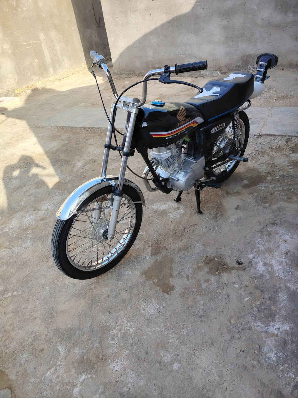 سلام عليكم شباب دراجه للبيع أوراق تعمير شاصي 18 ارشه غراضهه كله ٢٥ مكاني رفاعي سعر ٧٠٠ وبيه مجال
والشراي ينتصل عله هاذه الرقم ***********
